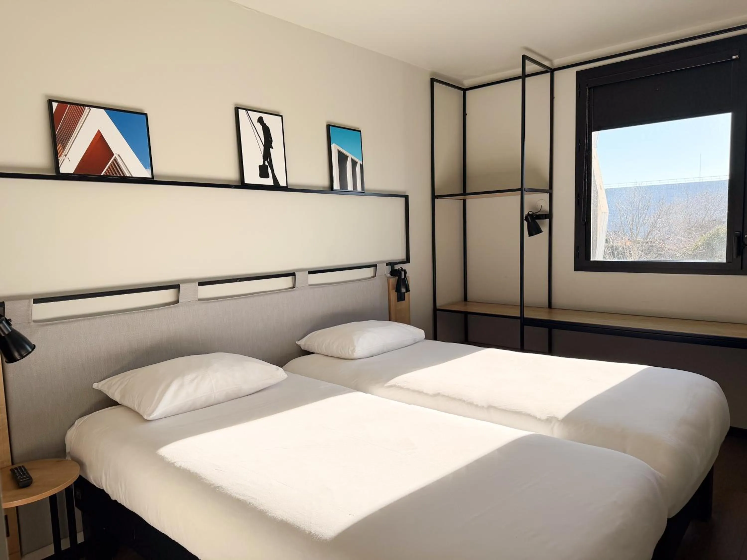 Bedroom, Bed in Ibis Lunel Petite Camargue