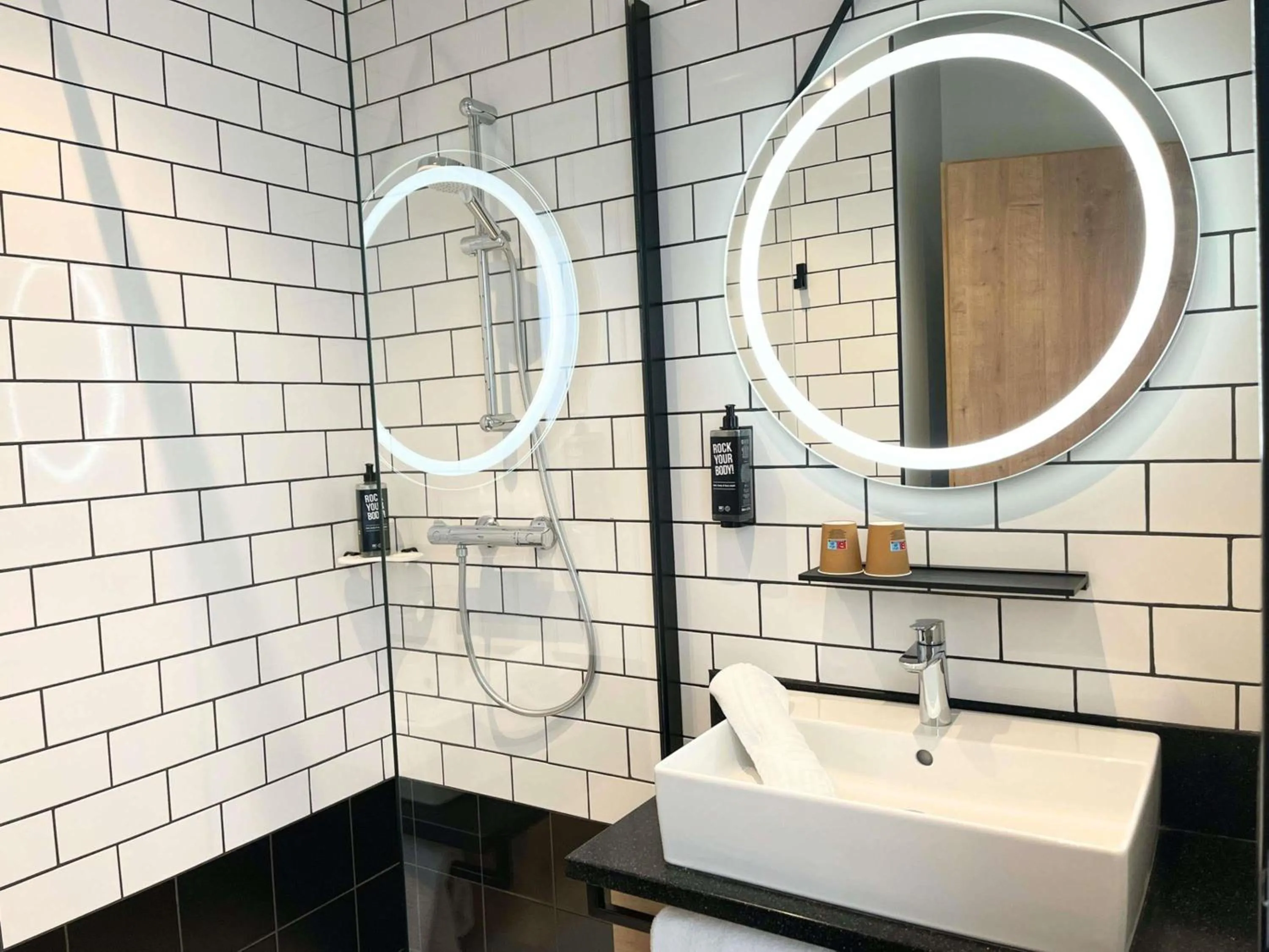 Bedroom in Ibis Lunel Petite Camargue