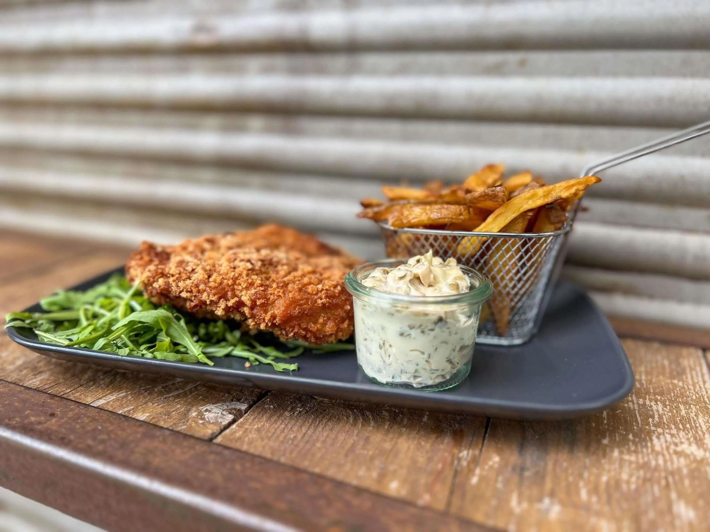 Restaurant/places to eat in Ibis Lunel Petite Camargue