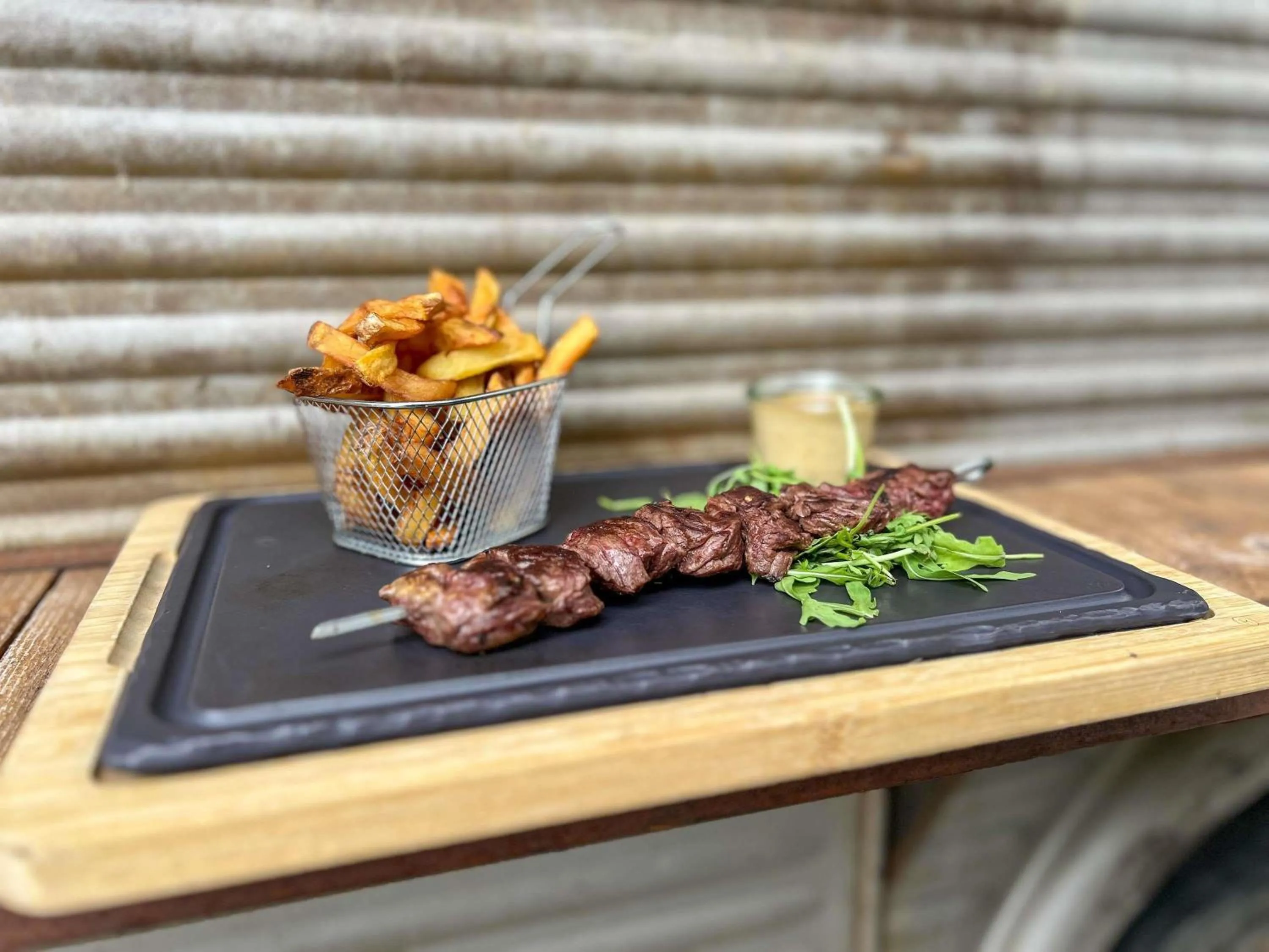 Restaurant/places to eat in Ibis Lunel Petite Camargue