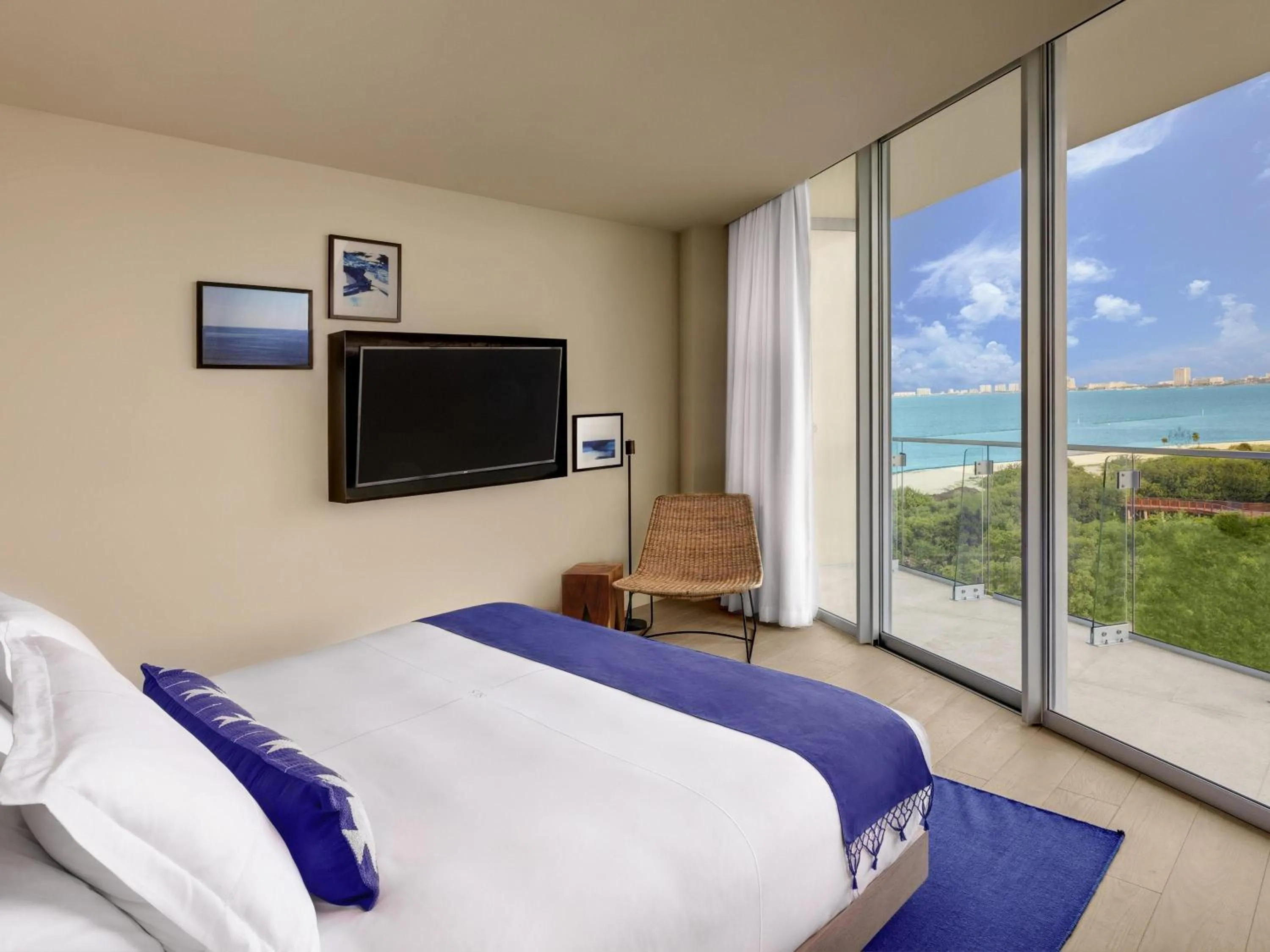 Bedroom, Bed in SLS Cancun