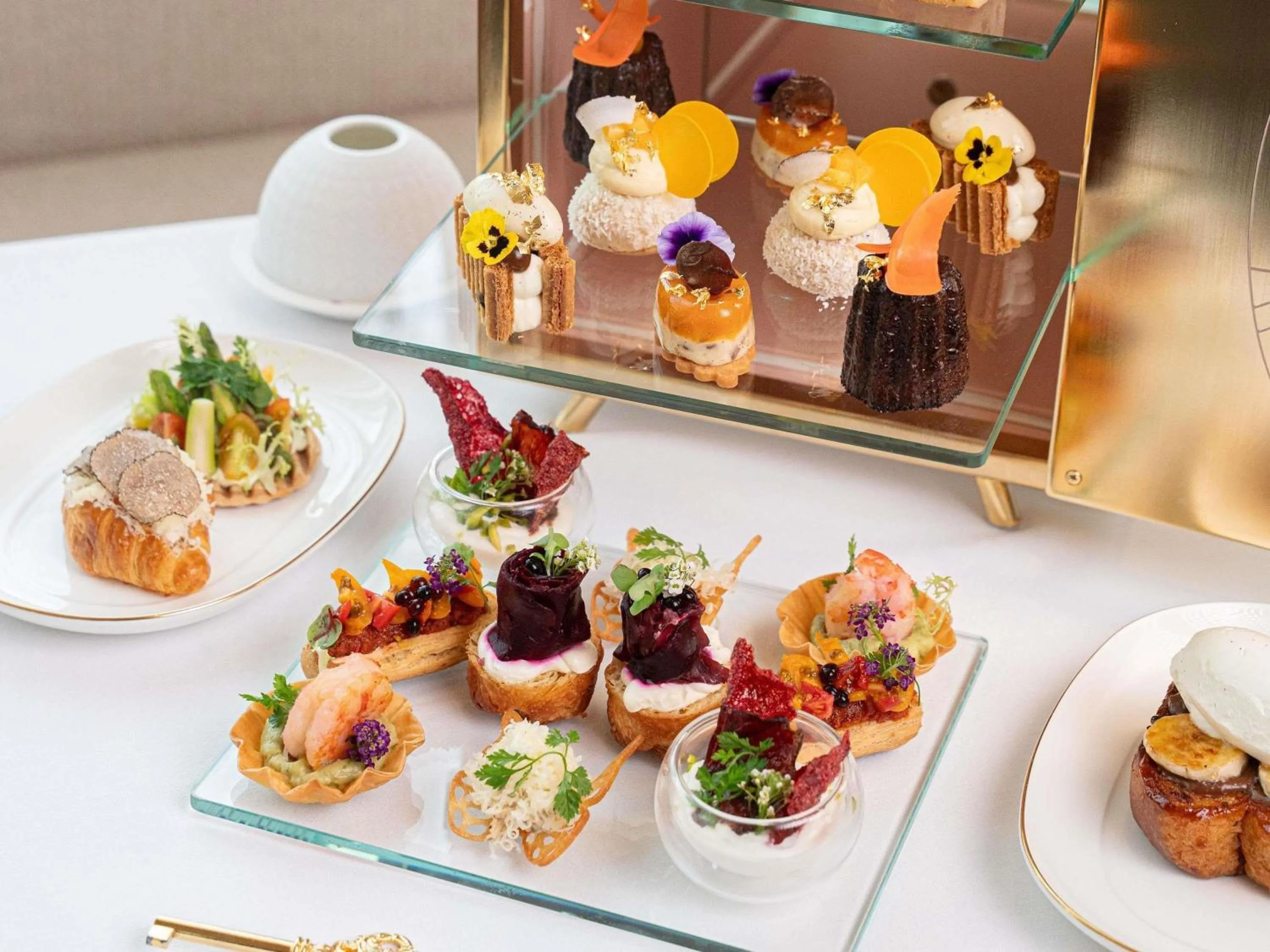 Restaurant/places to eat in Sofitel Dubai The Obelisk