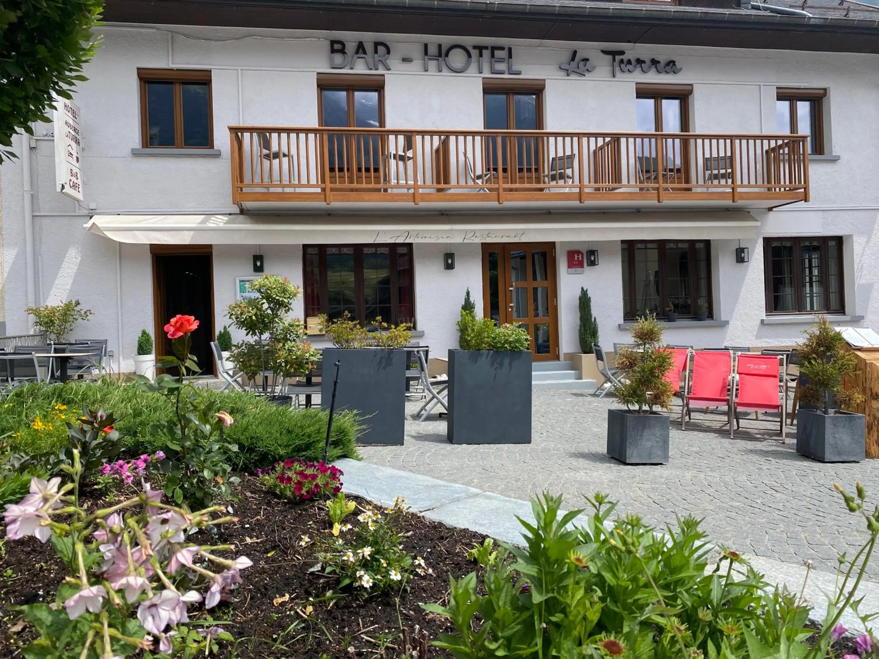 Property building in Hotel la Turra