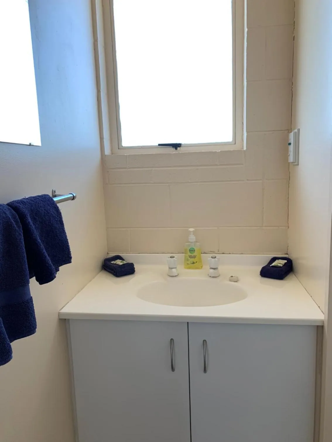 Bathroom in Temuka Motel