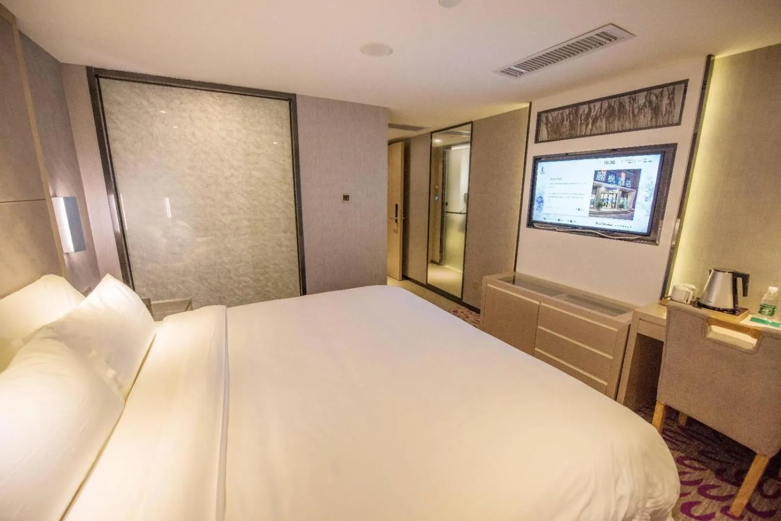 Bed in Lavande Hotel Shenzhen Baoan Haiya Binfencheng