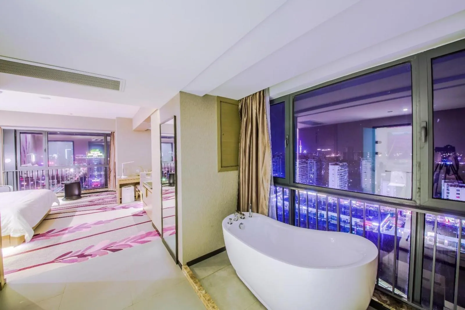 Bed in Lavande Hotel Haining Leather City Yintai Branch