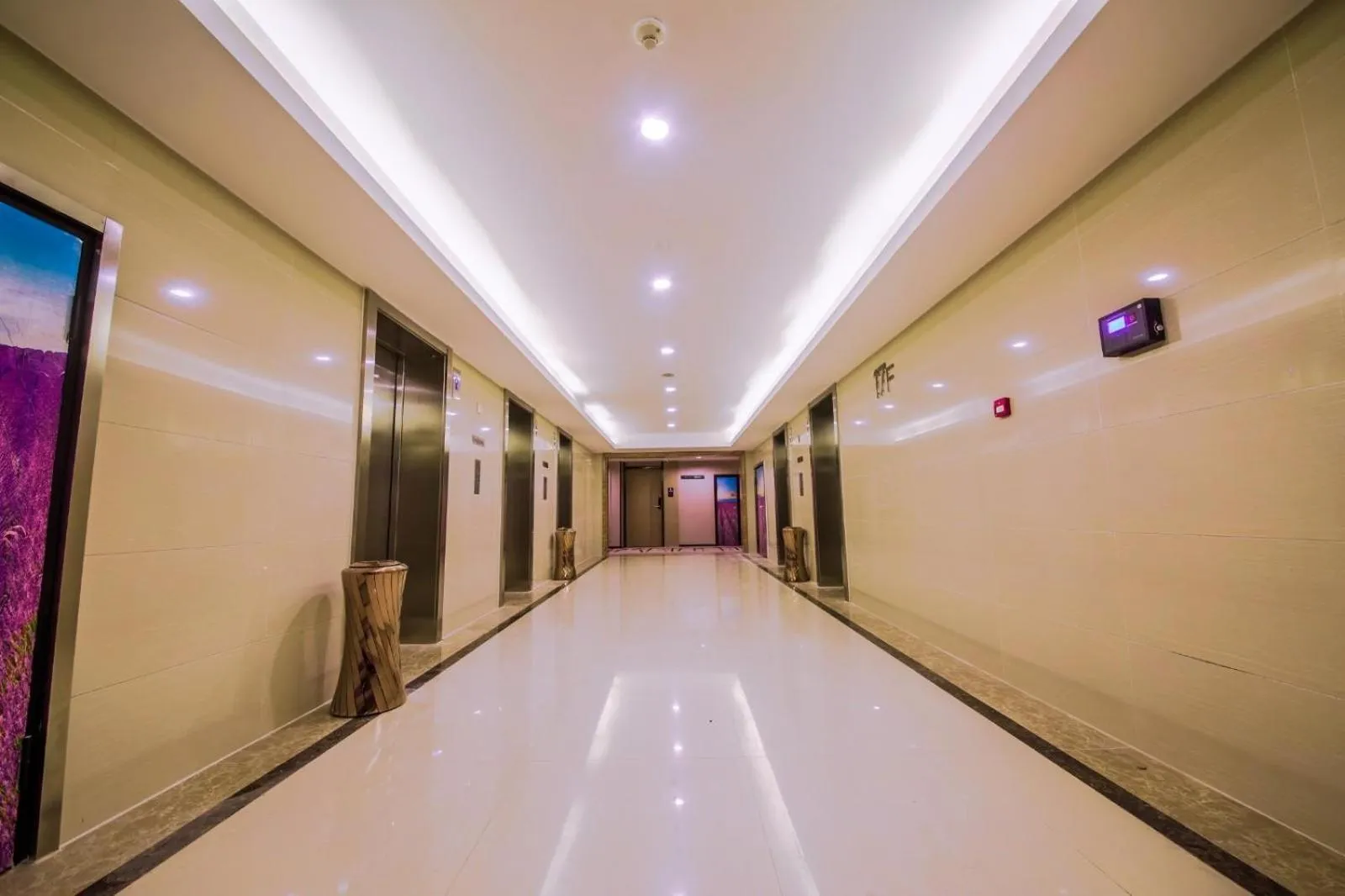 Lavande Hotel Haining Leather City Yintai Branch