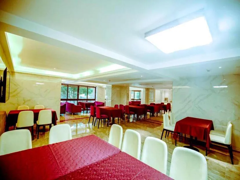 Lavande Hotel (Gaozhou Xiantai Bridge Branch)