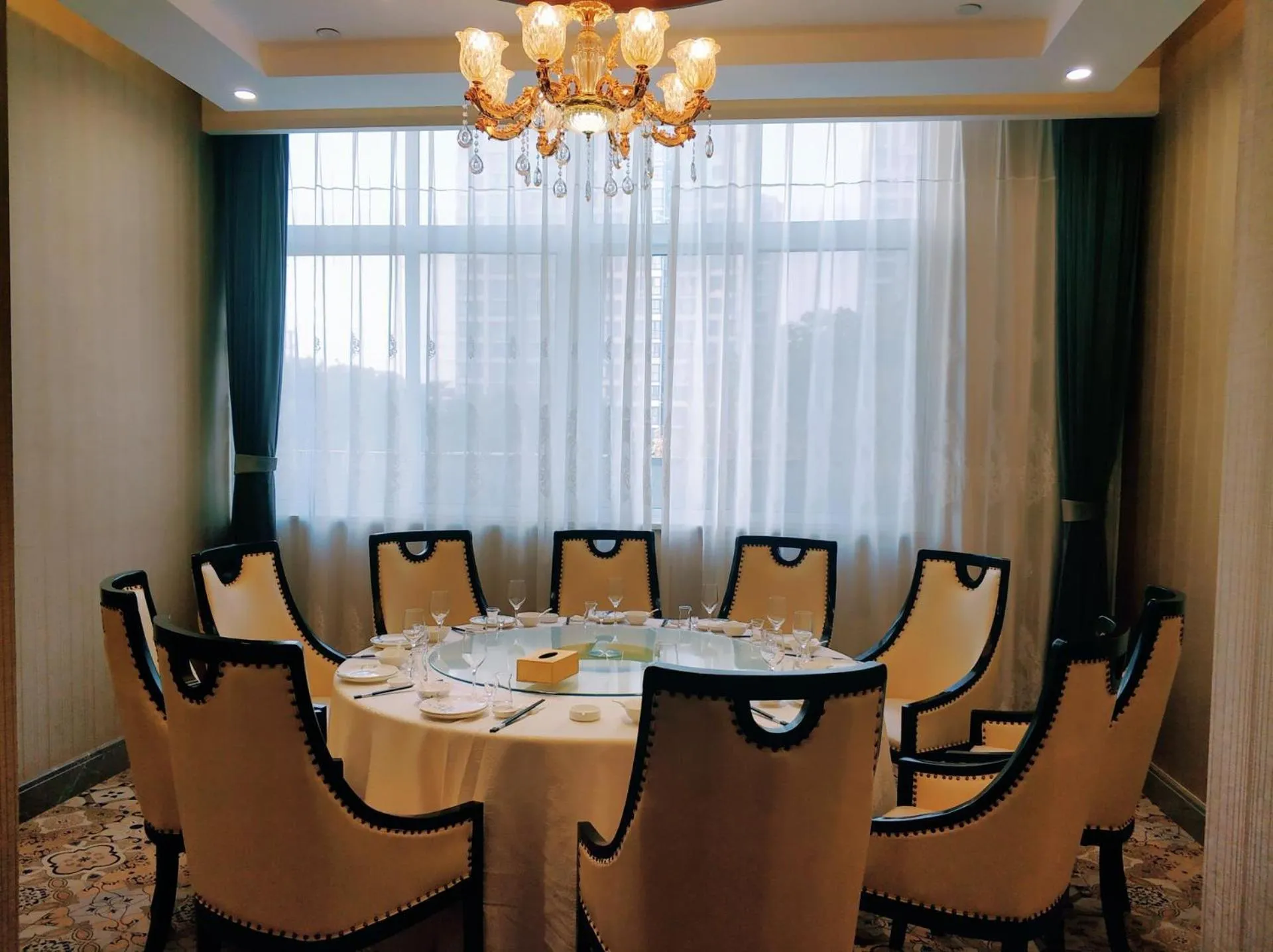 Lavande Hotel (Yangzhou Jiangwangshui Street RT-Mart Branch)