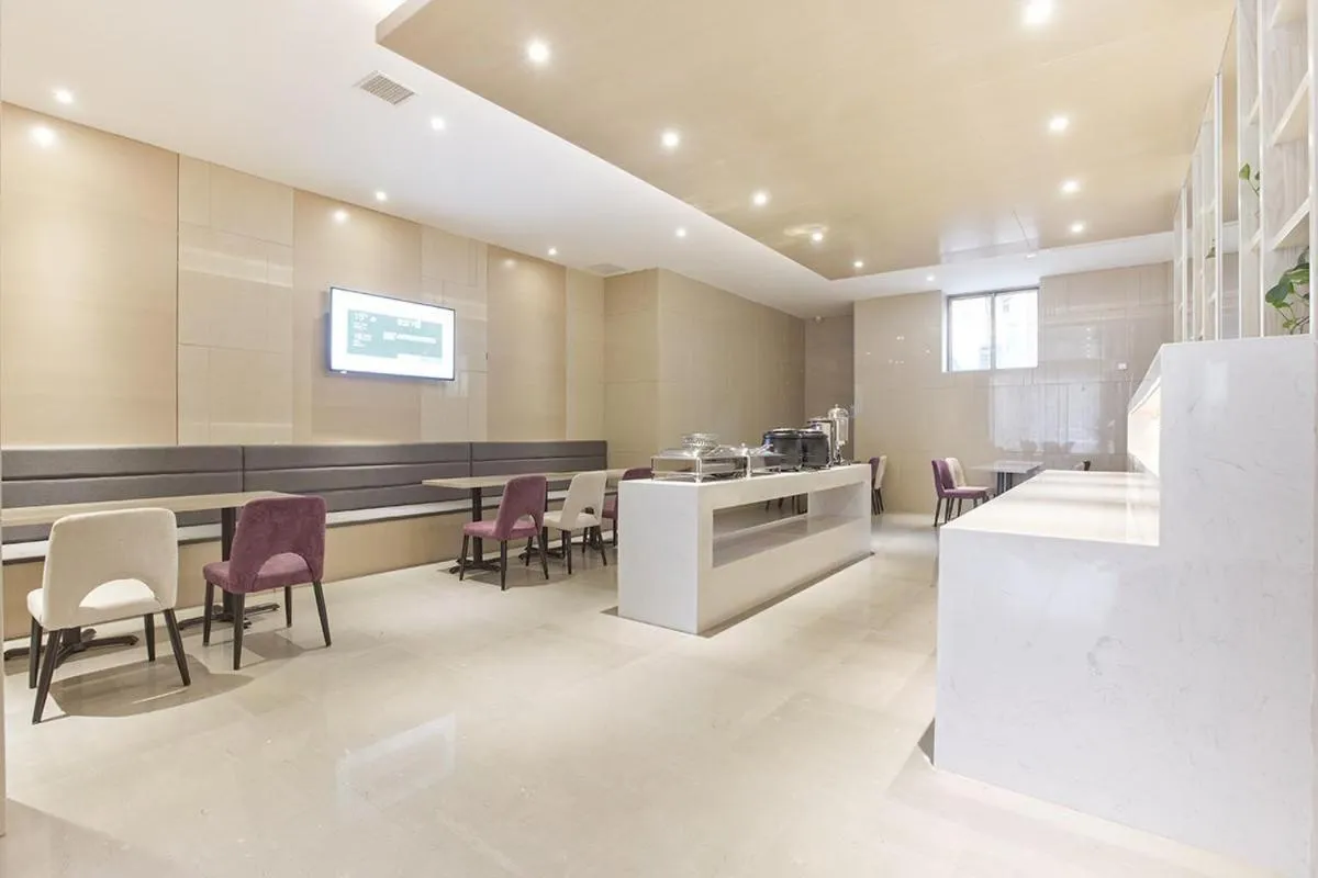 Lavande Hotel (Nanchang Liantang Xiaolan Industrial Park Branch)