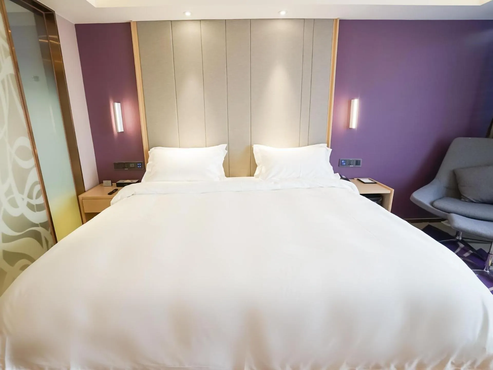 Bed in Lavande Hotel Jingmen Planet World City