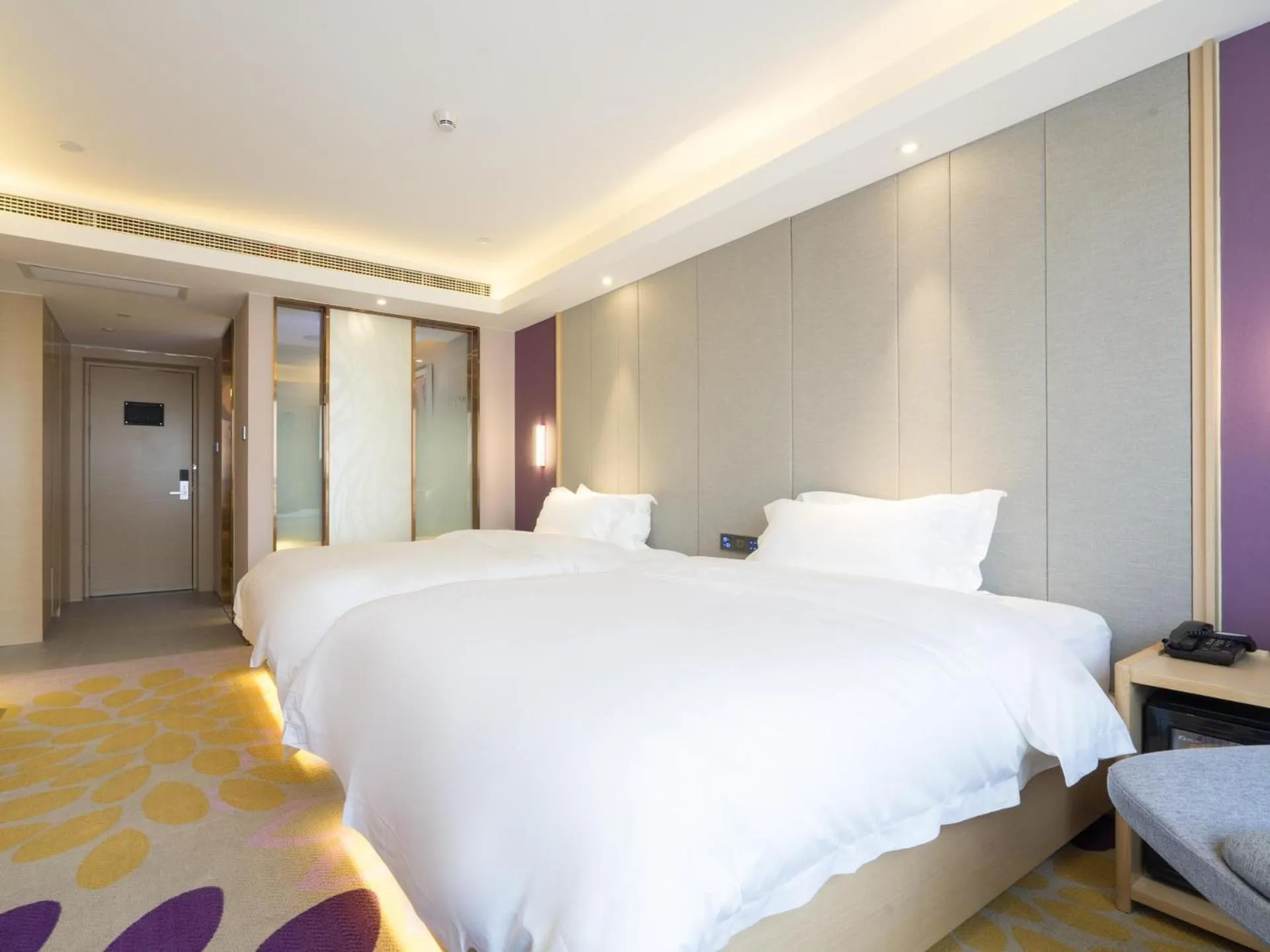 Bed in Lavande Hotel Jingmen Planet World City