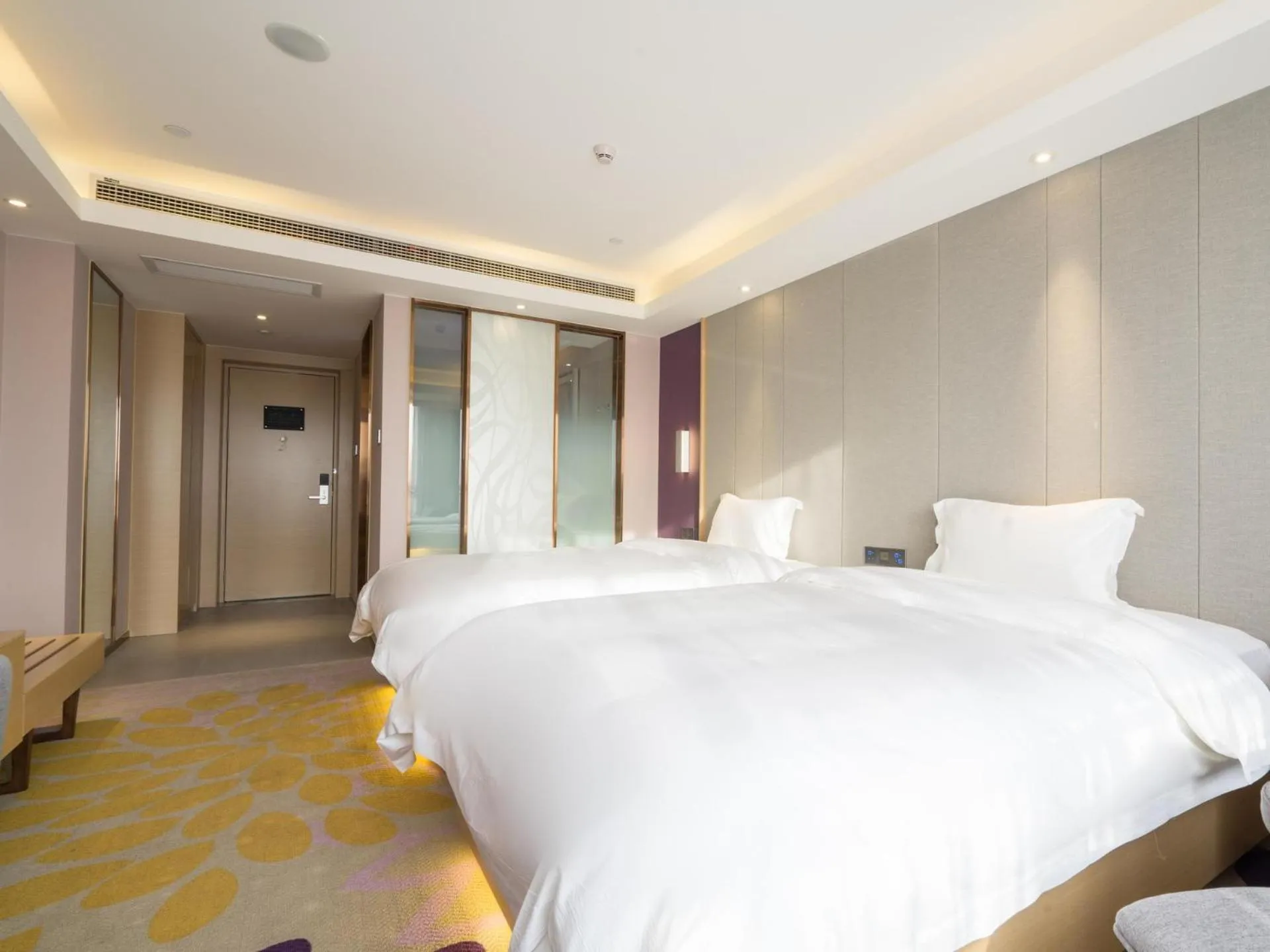 Bed in Lavande Hotel Jingmen Planet World City