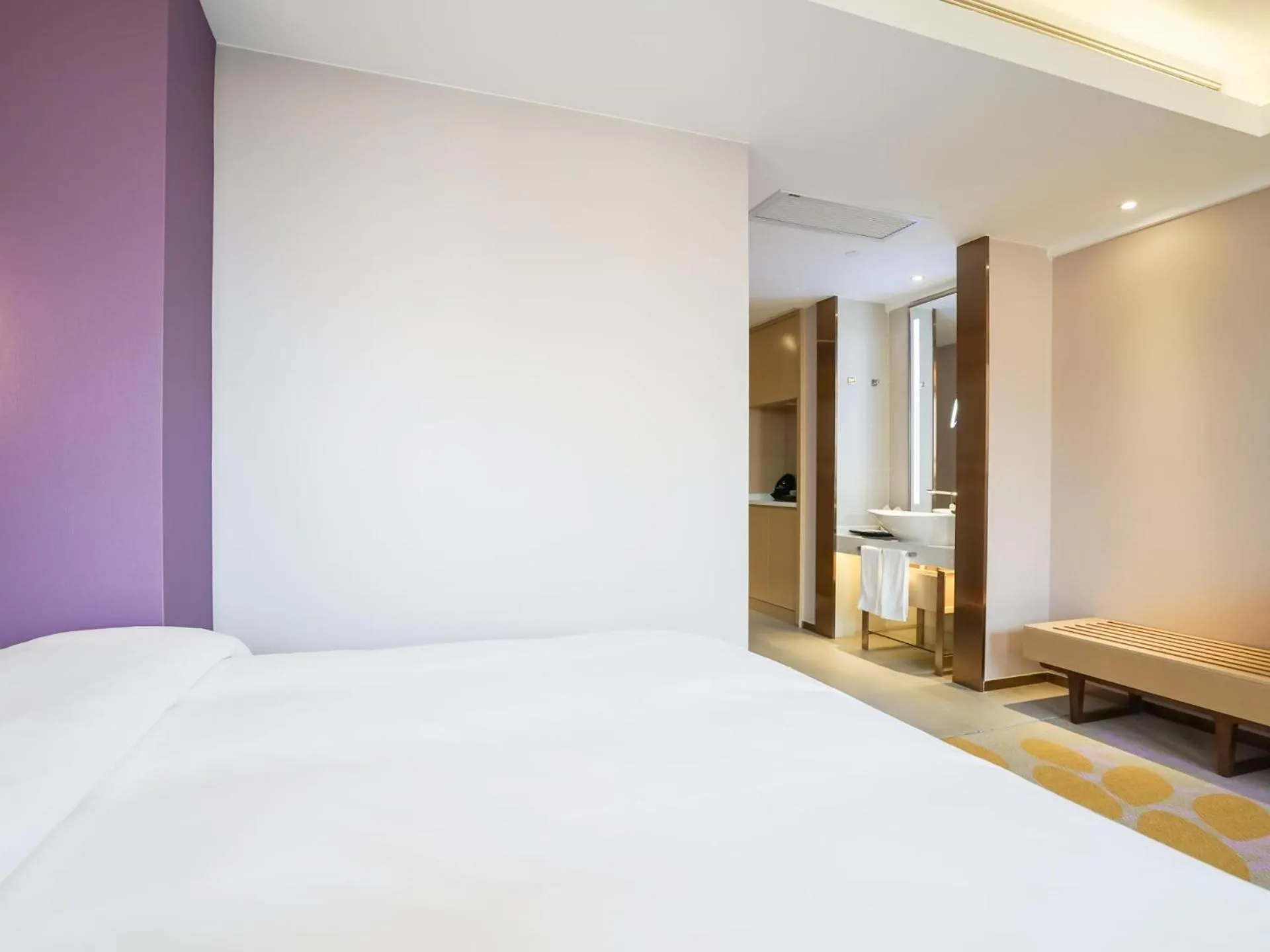 Bed in Lavande Hotel Jingmen Planet World City