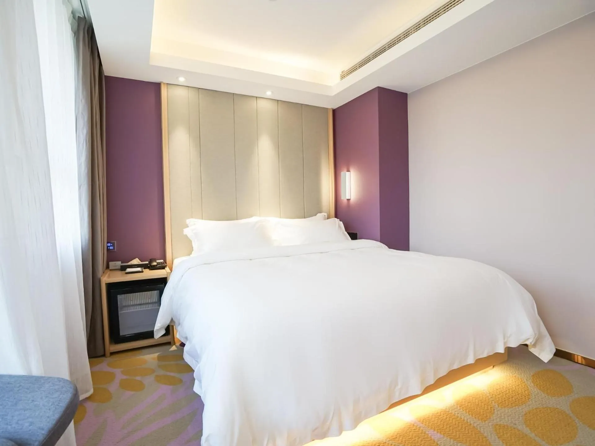Bed in Lavande Hotel Jingmen Planet World City