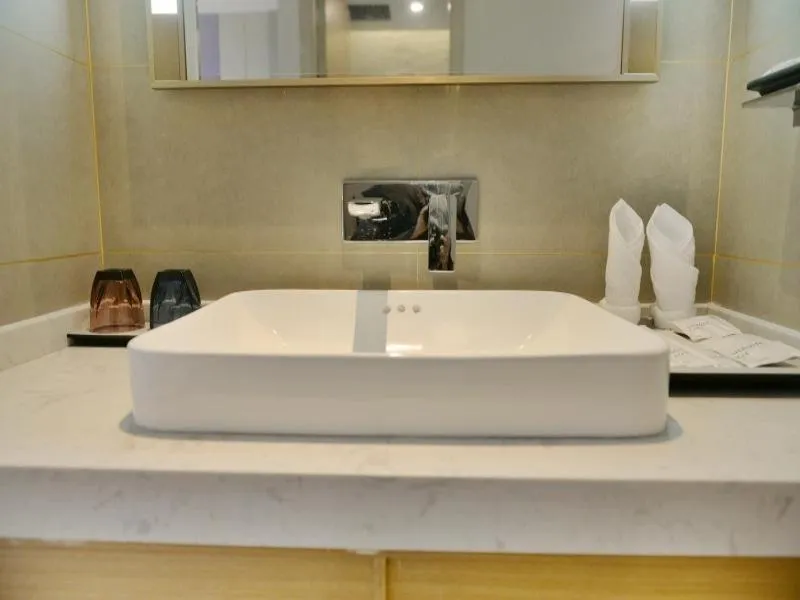 Lavande Hotel Lujiang Zhouyu Avenue