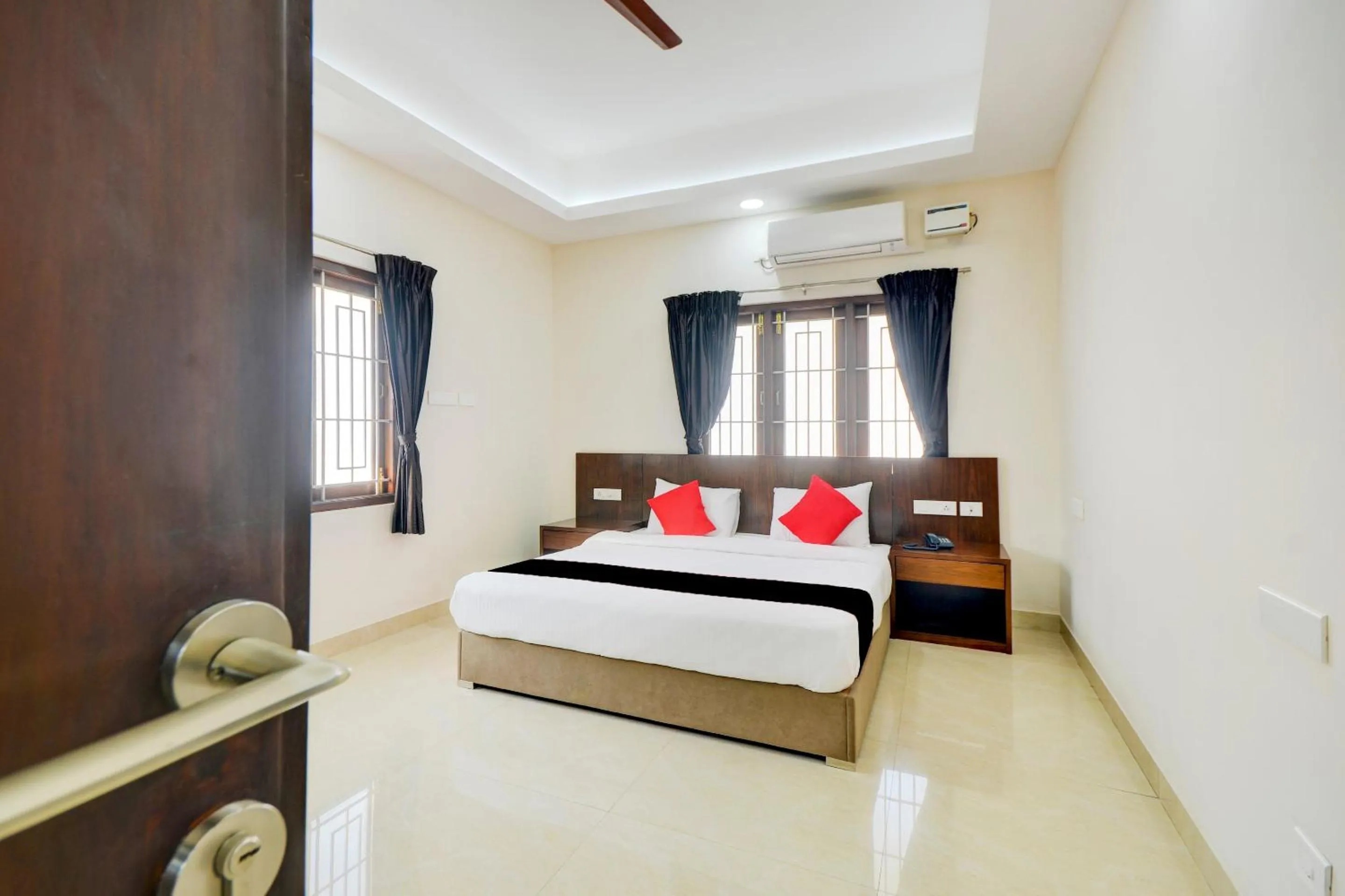 Bedroom, Bed in Mayfair Service Apartments