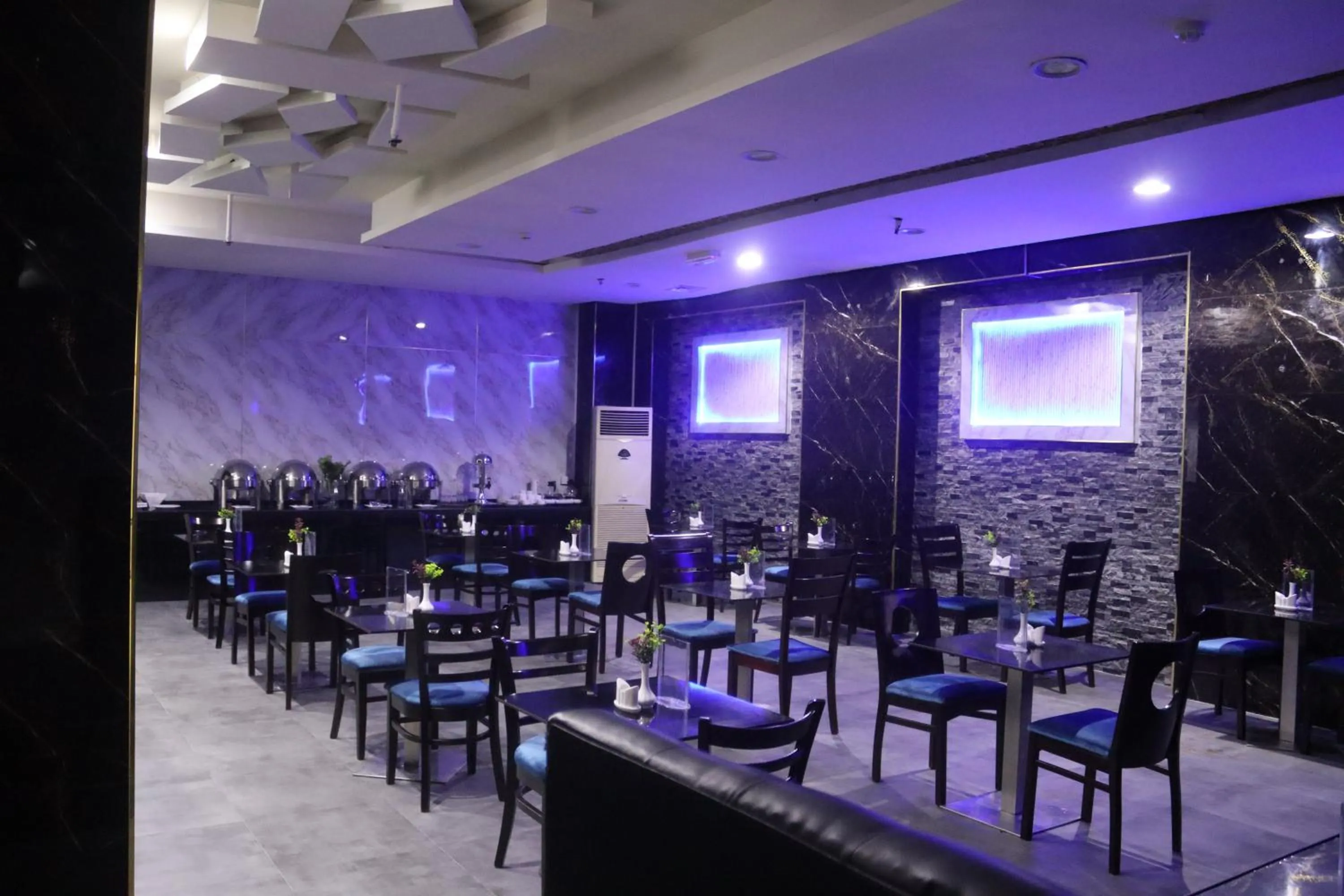 Restaurant/places to eat in GSS Avenue Hotel Ex Delmon Hotel