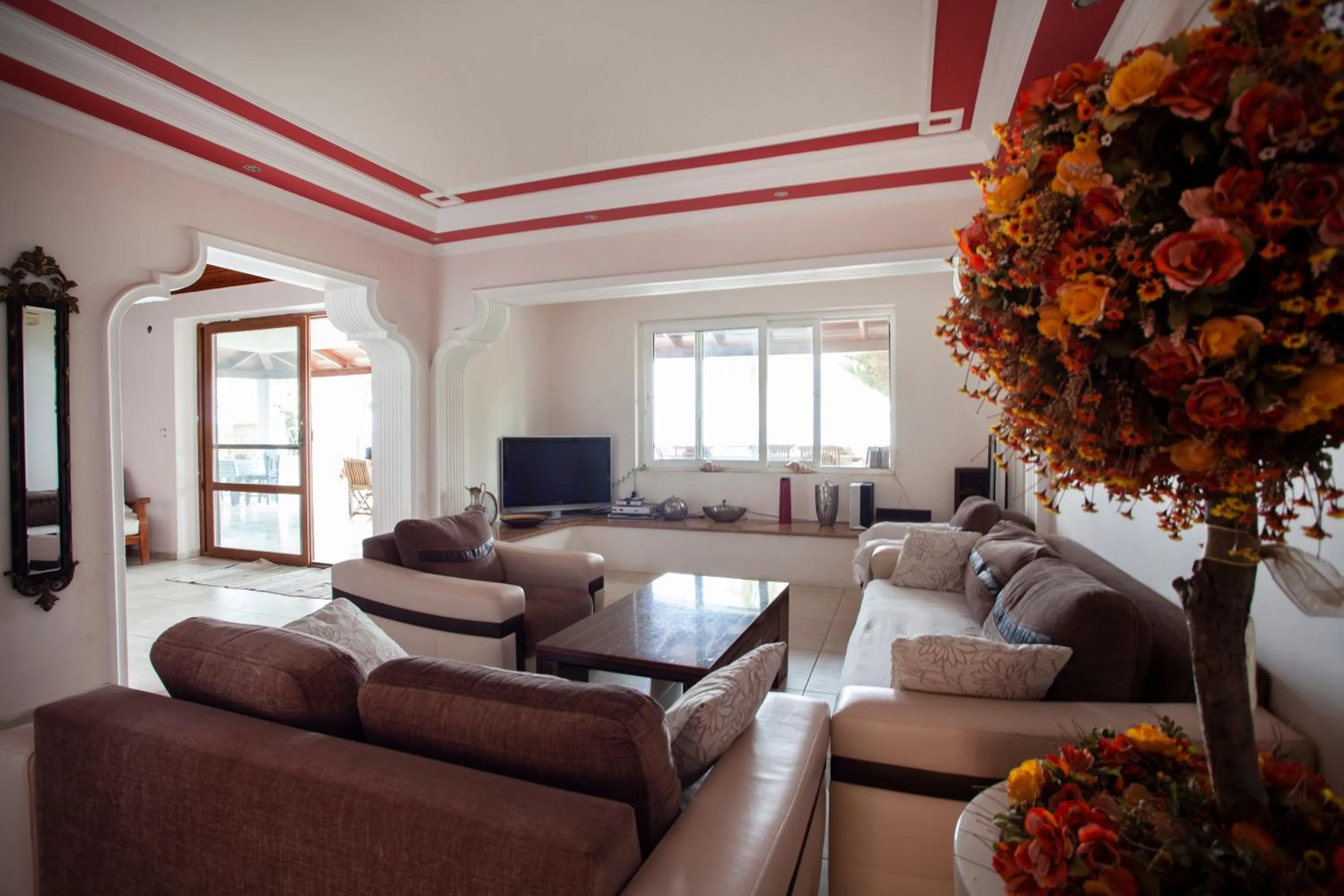 Communal lounge/ TV room in Datca Villa Carla Hotel