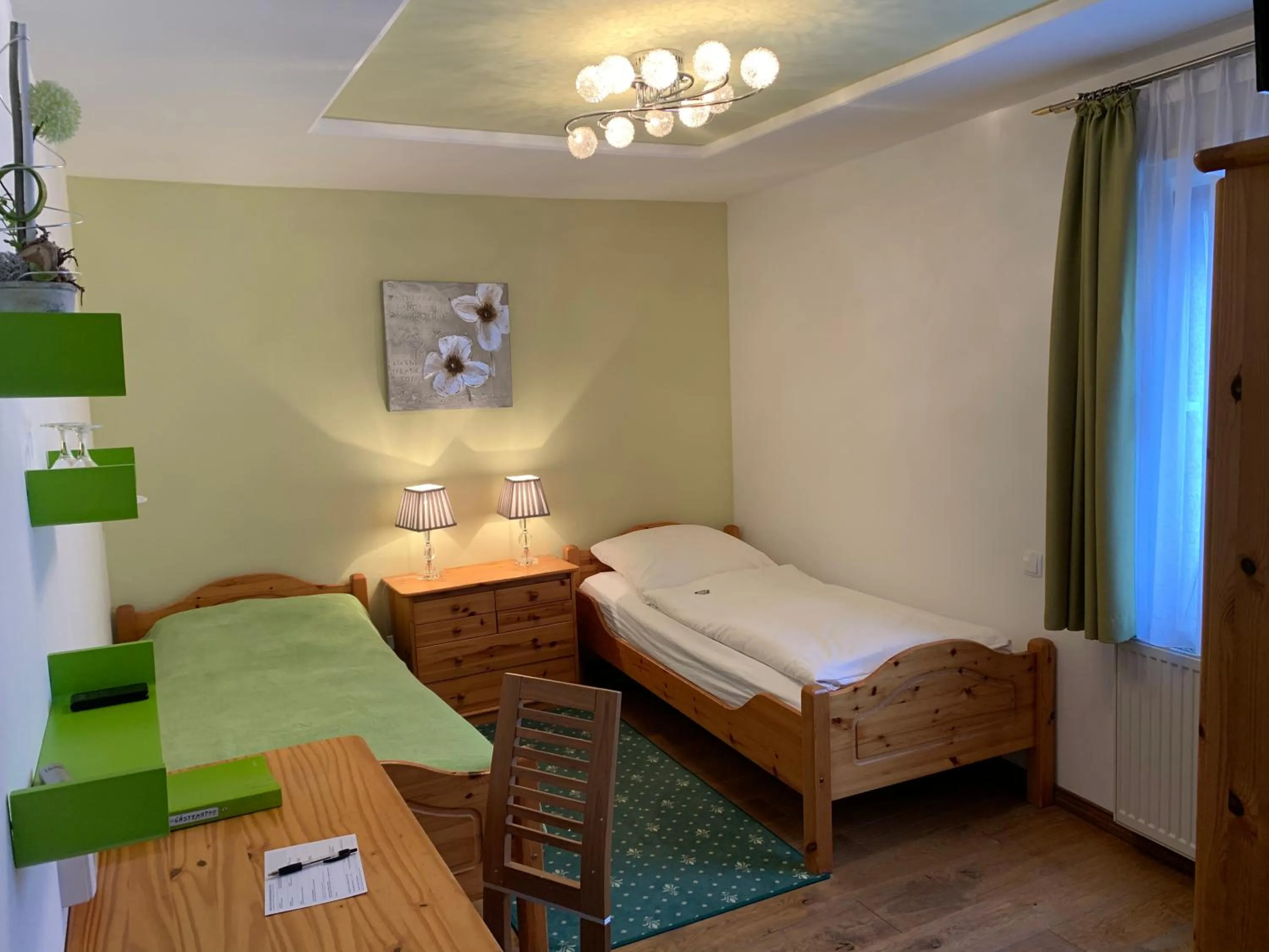 Bed in Hotel Garni Maaß