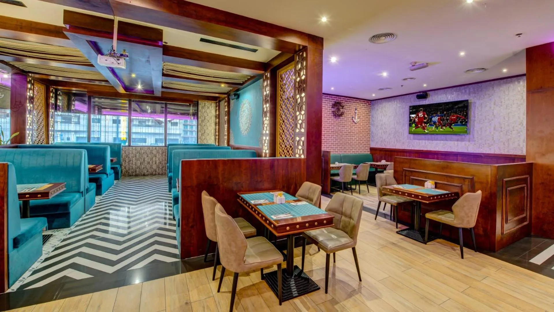 Restaurant/places to eat in Donatello Hotel