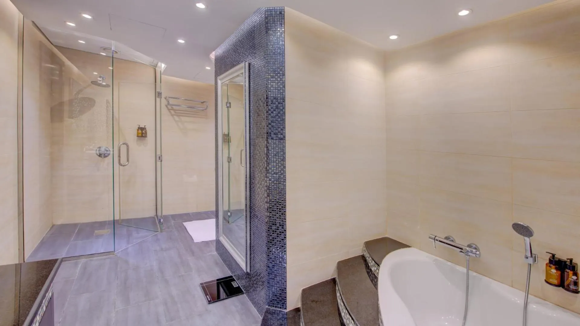 Bathroom in Donatello Hotel