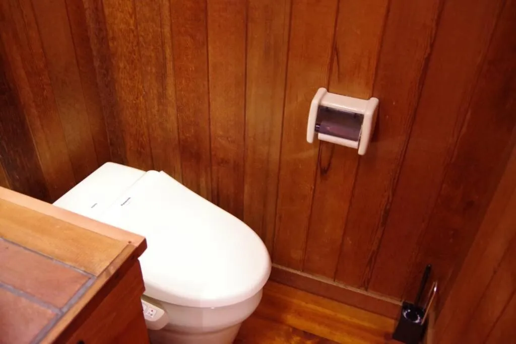 Toilet in Miyajima Breeze