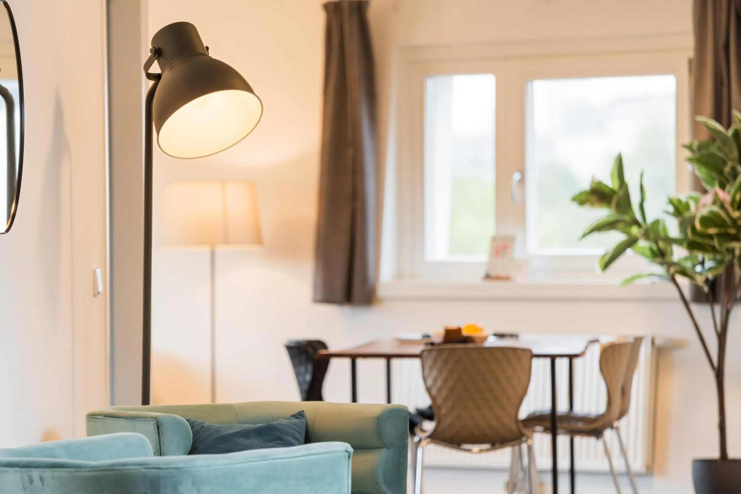 Seating area in URBAN ISLAND I Riverside Apartments