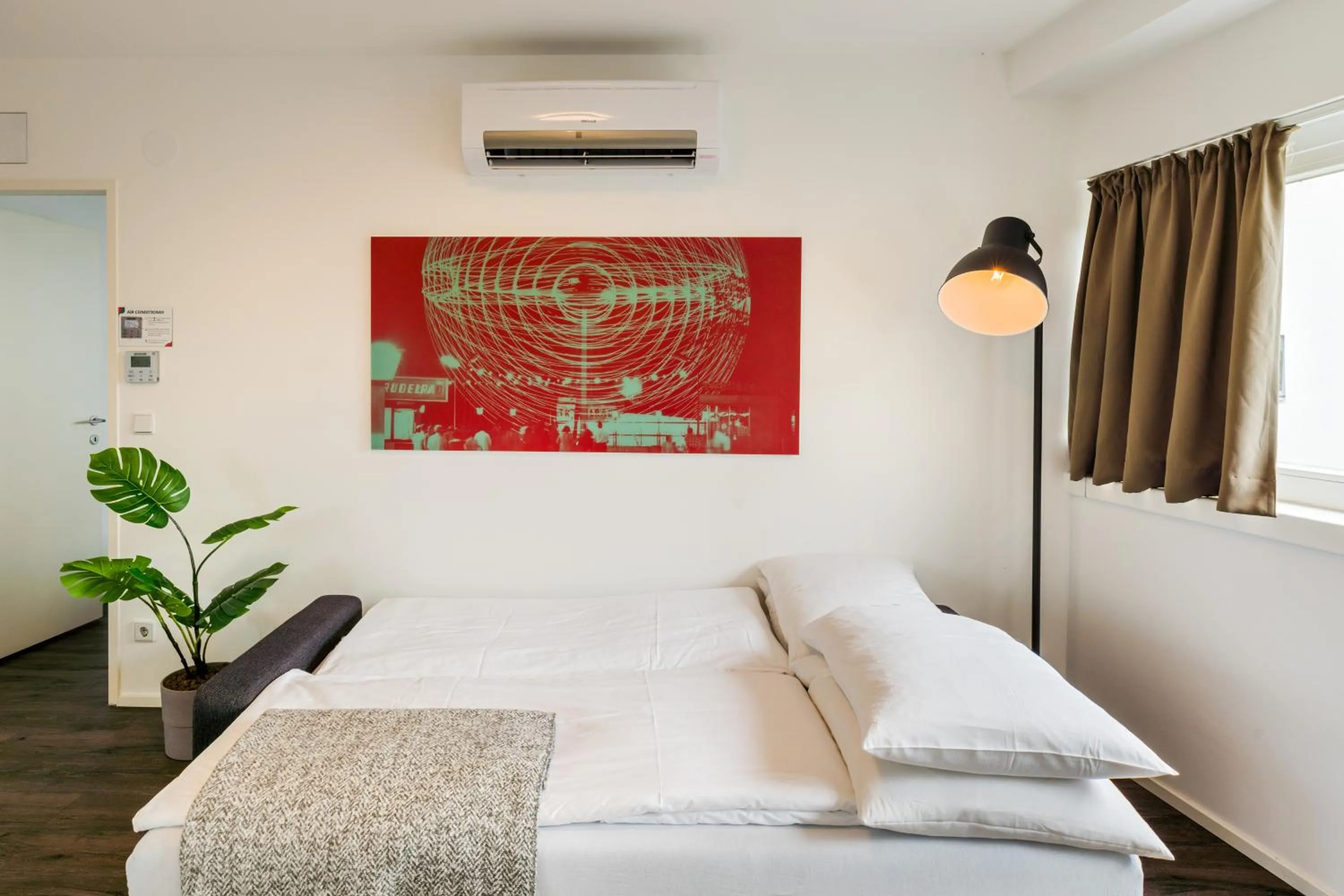 Living room, Bed in URBAN ISLAND I Riverside Apartments