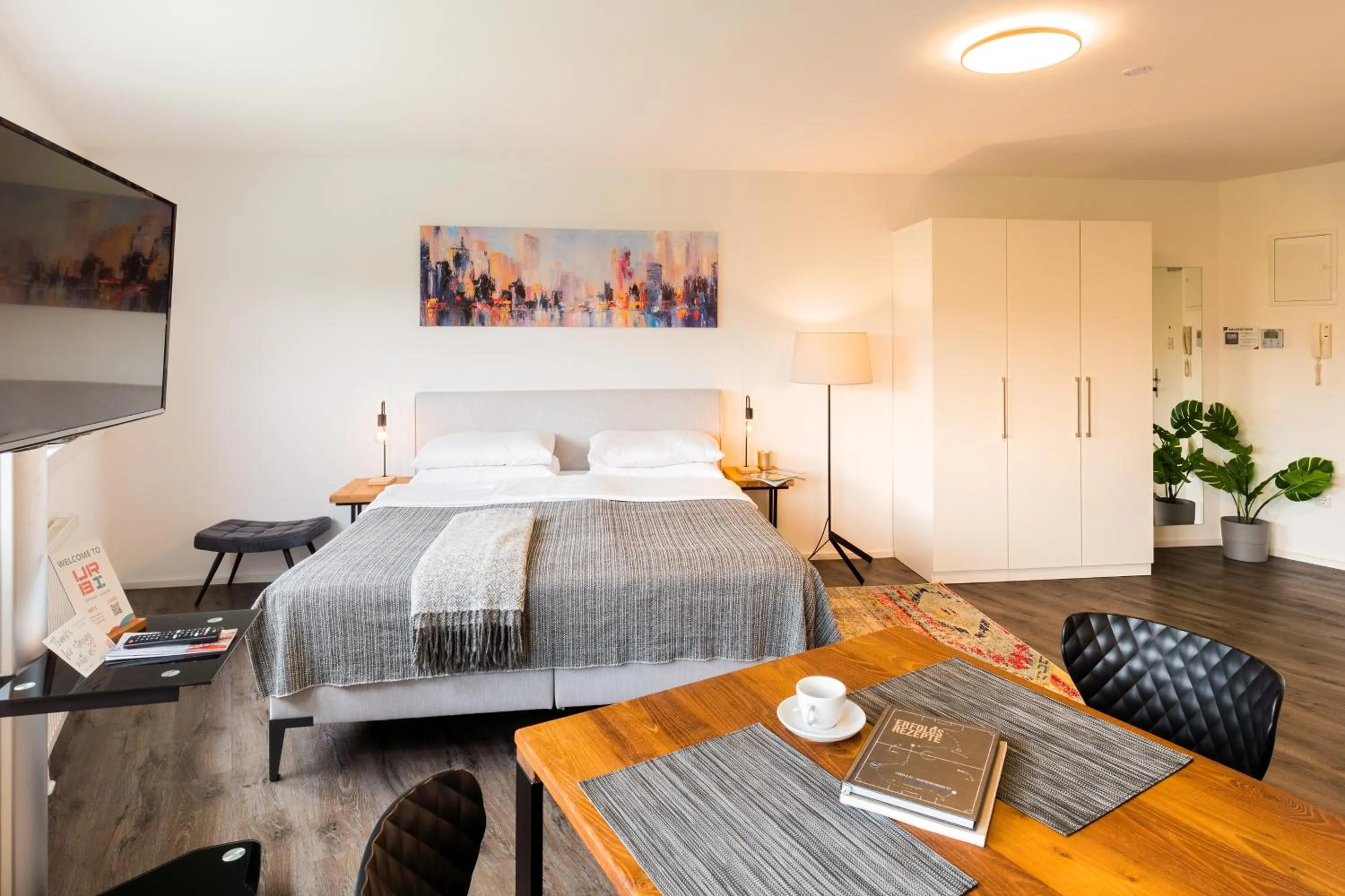 Bed in URBAN ISLAND I Riverside Apartments