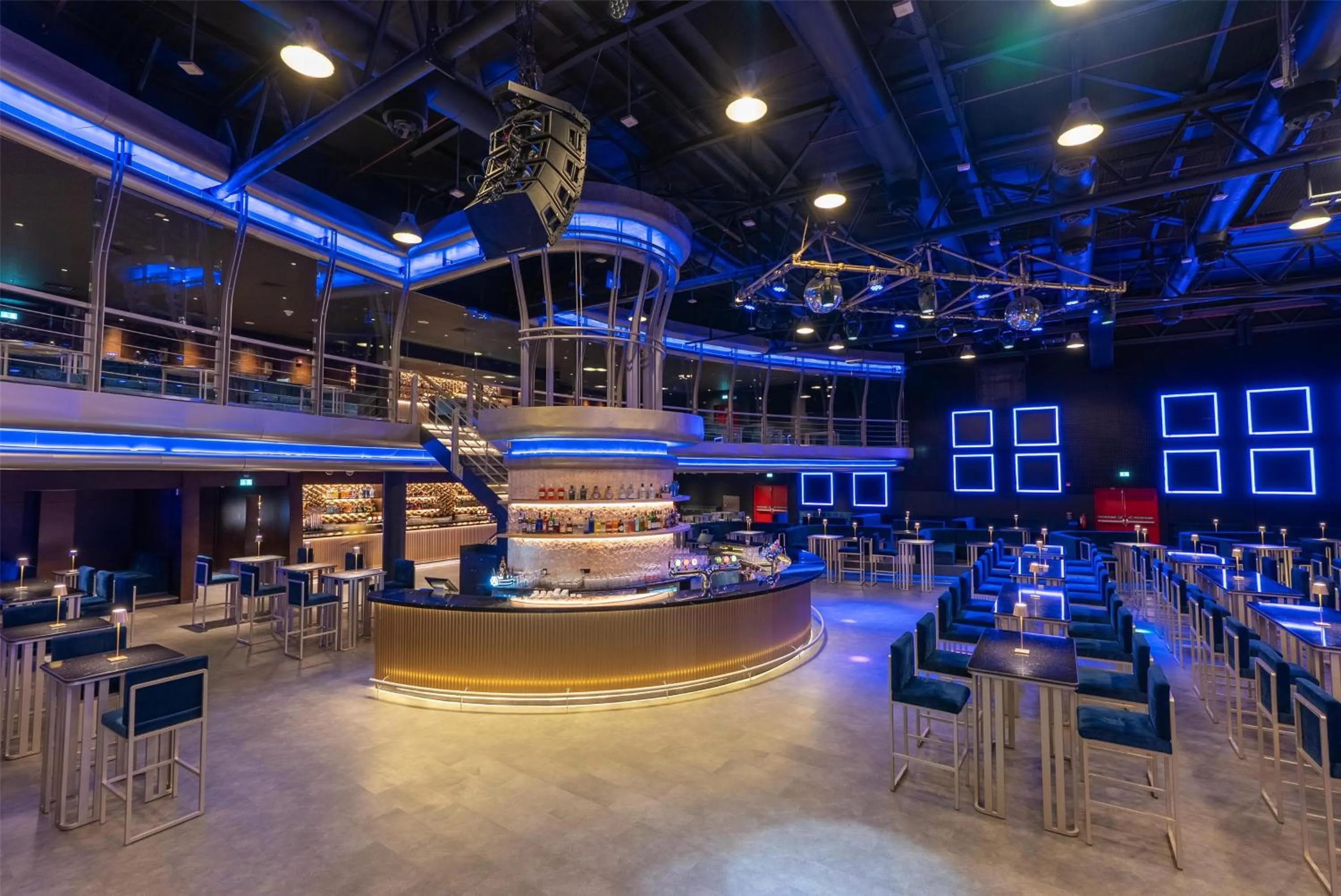 Lounge or bar in Radisson Blu Hotel, Doha