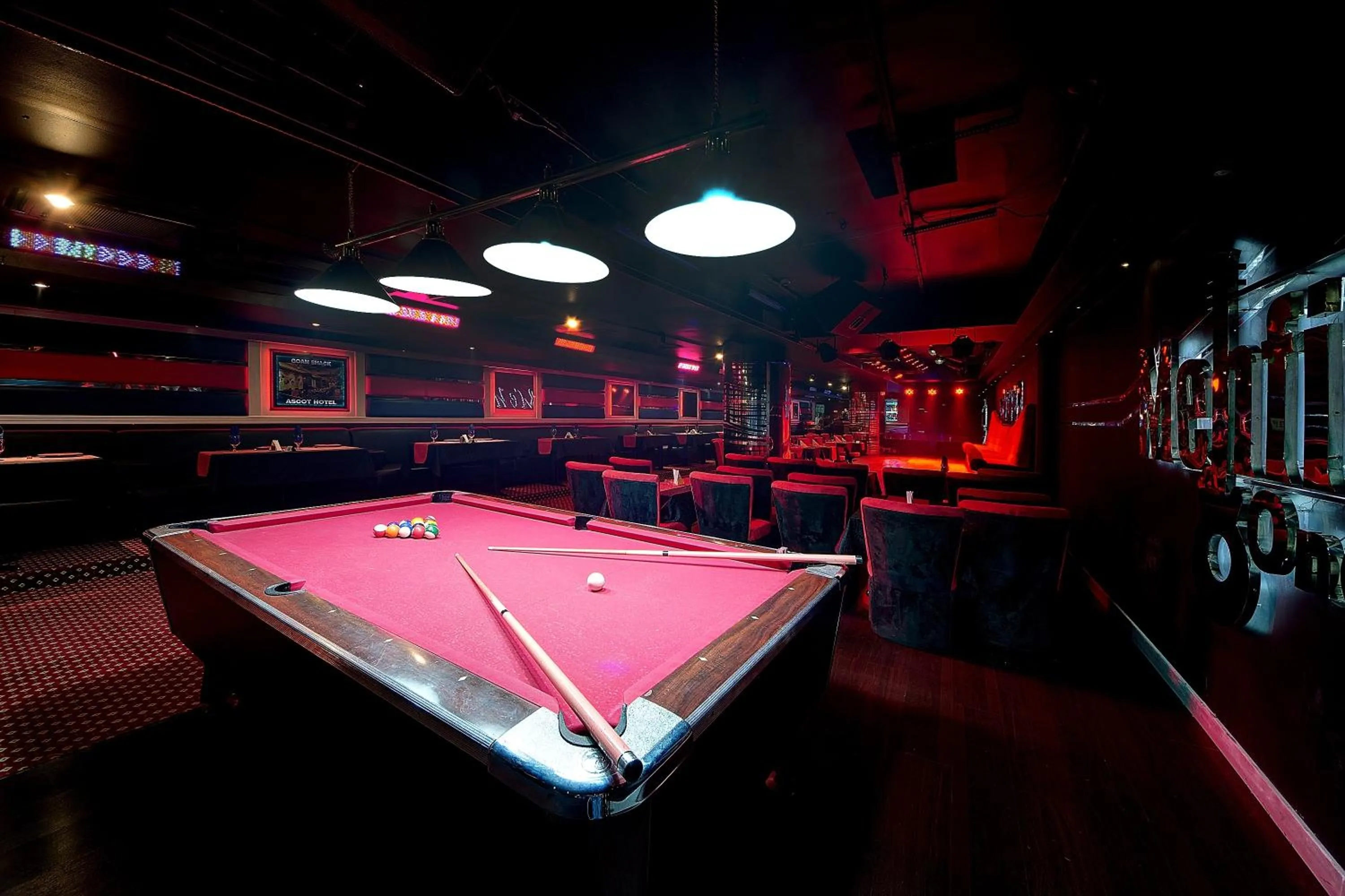 Billiard in Royal Ascot Hotel