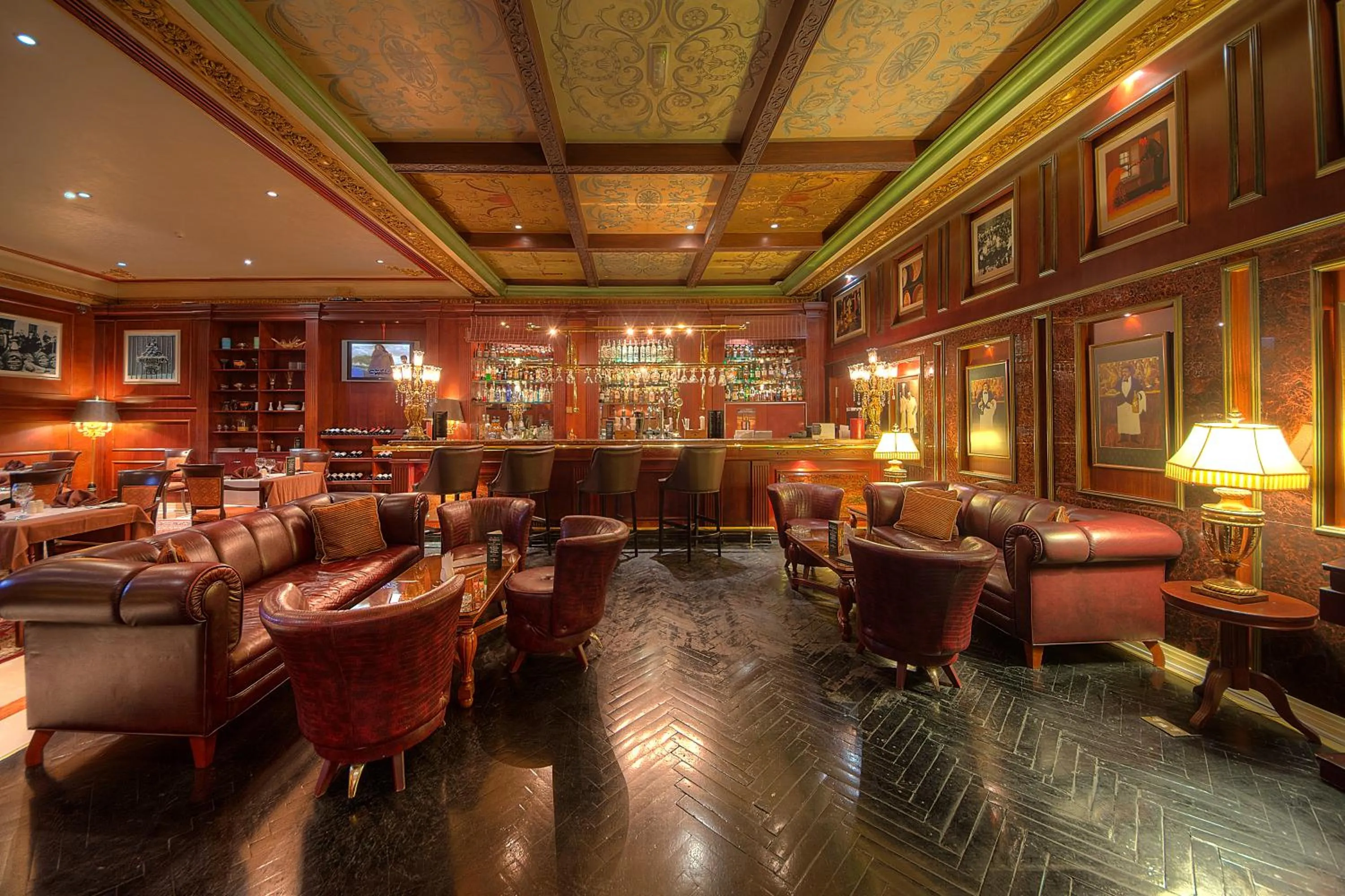 Restaurant/places to eat in Royal Ascot Hotel