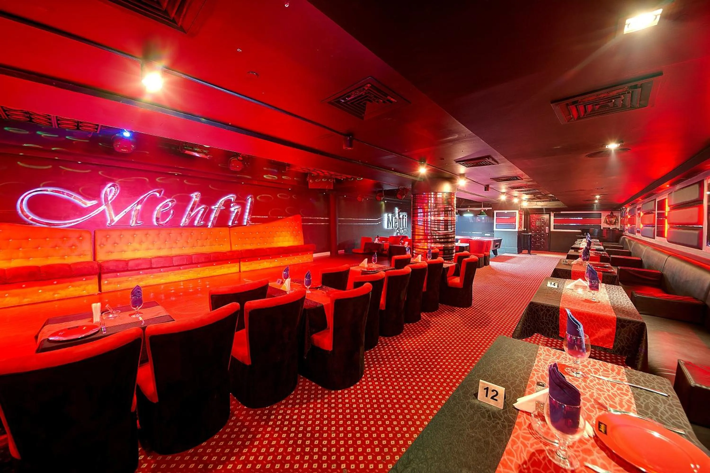 Restaurant/places to eat in Royal Ascot Hotel