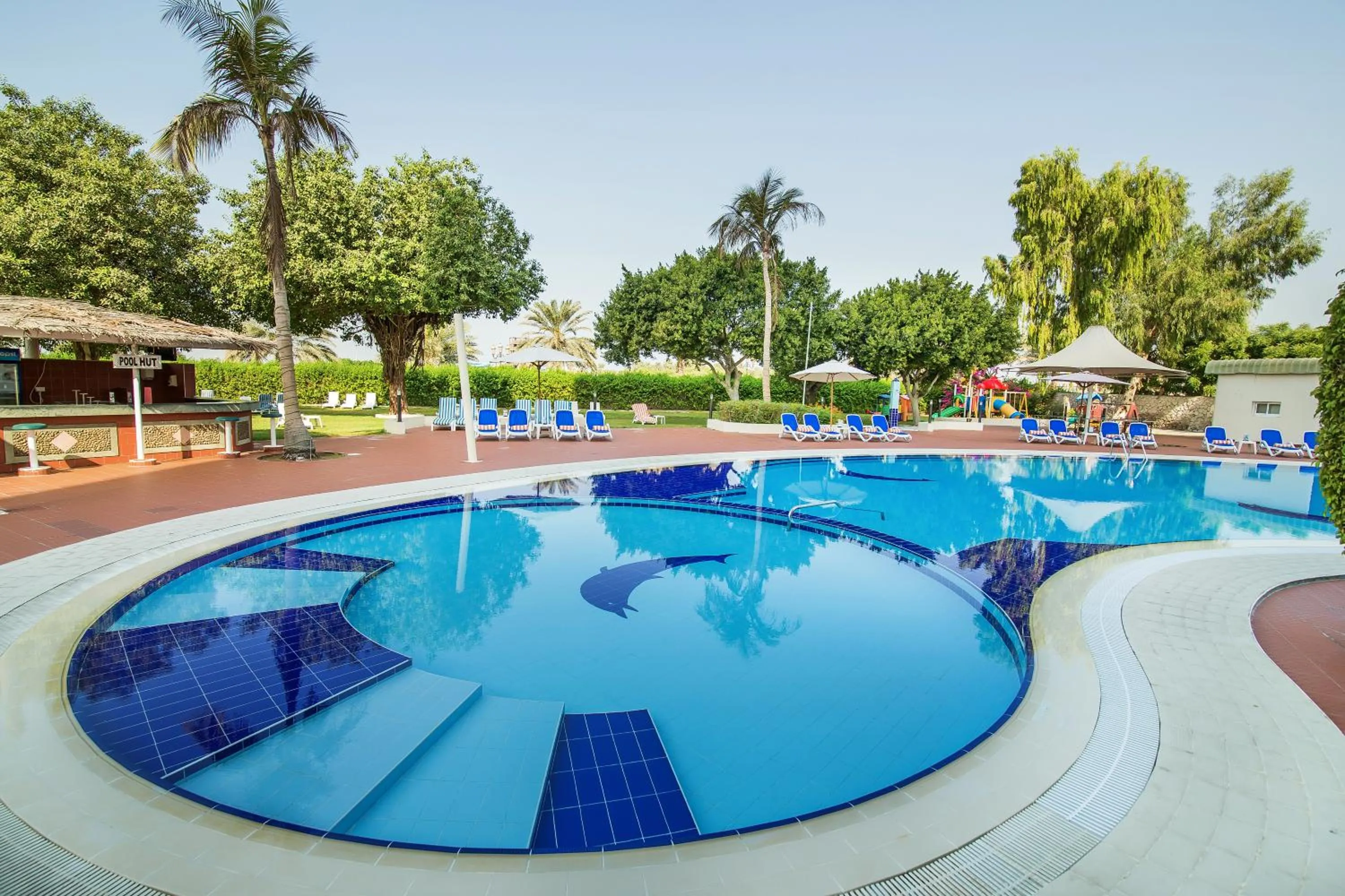 Swimming pool in Hotel Holiday International