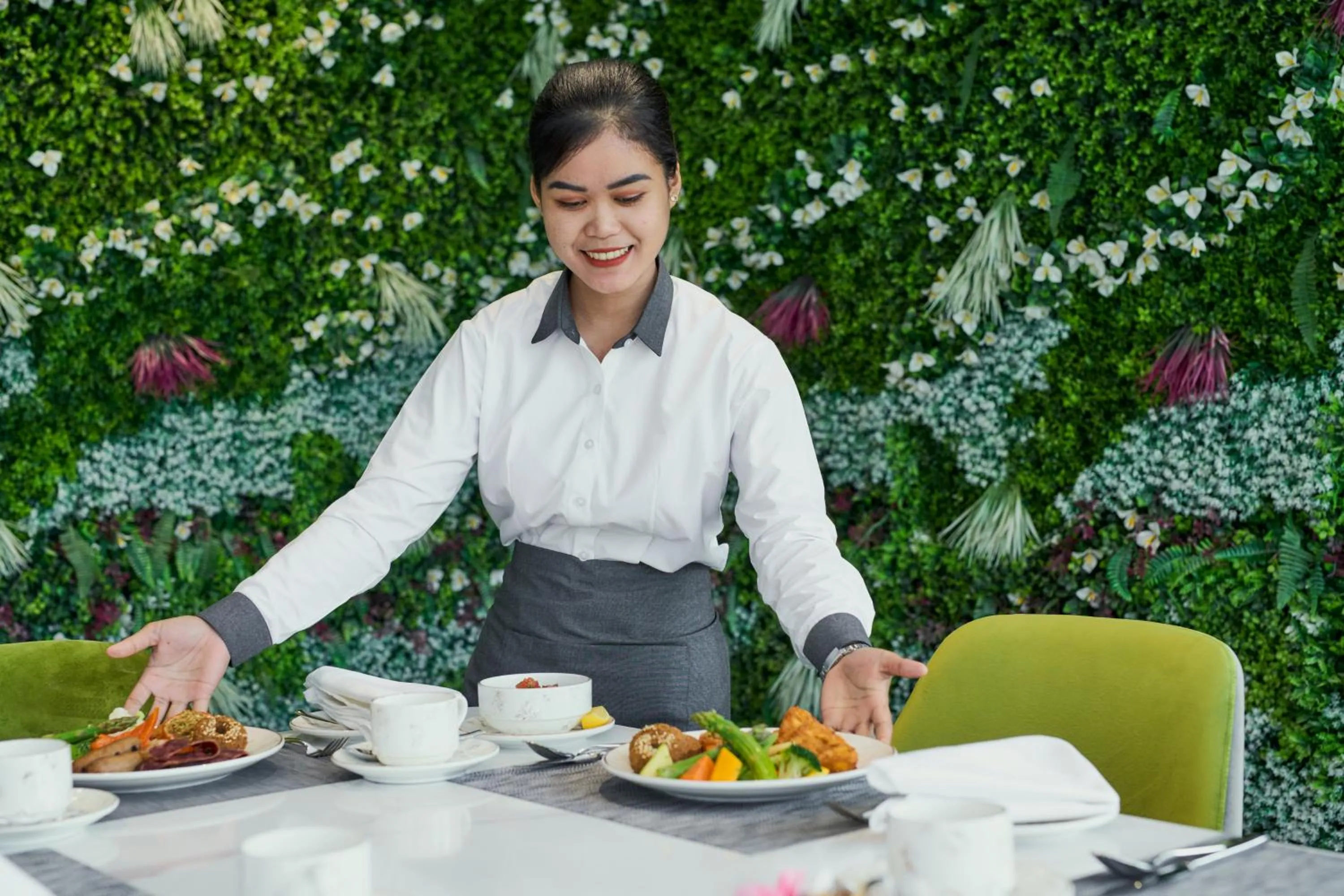 Restaurant/places to eat in Hotel Holiday International