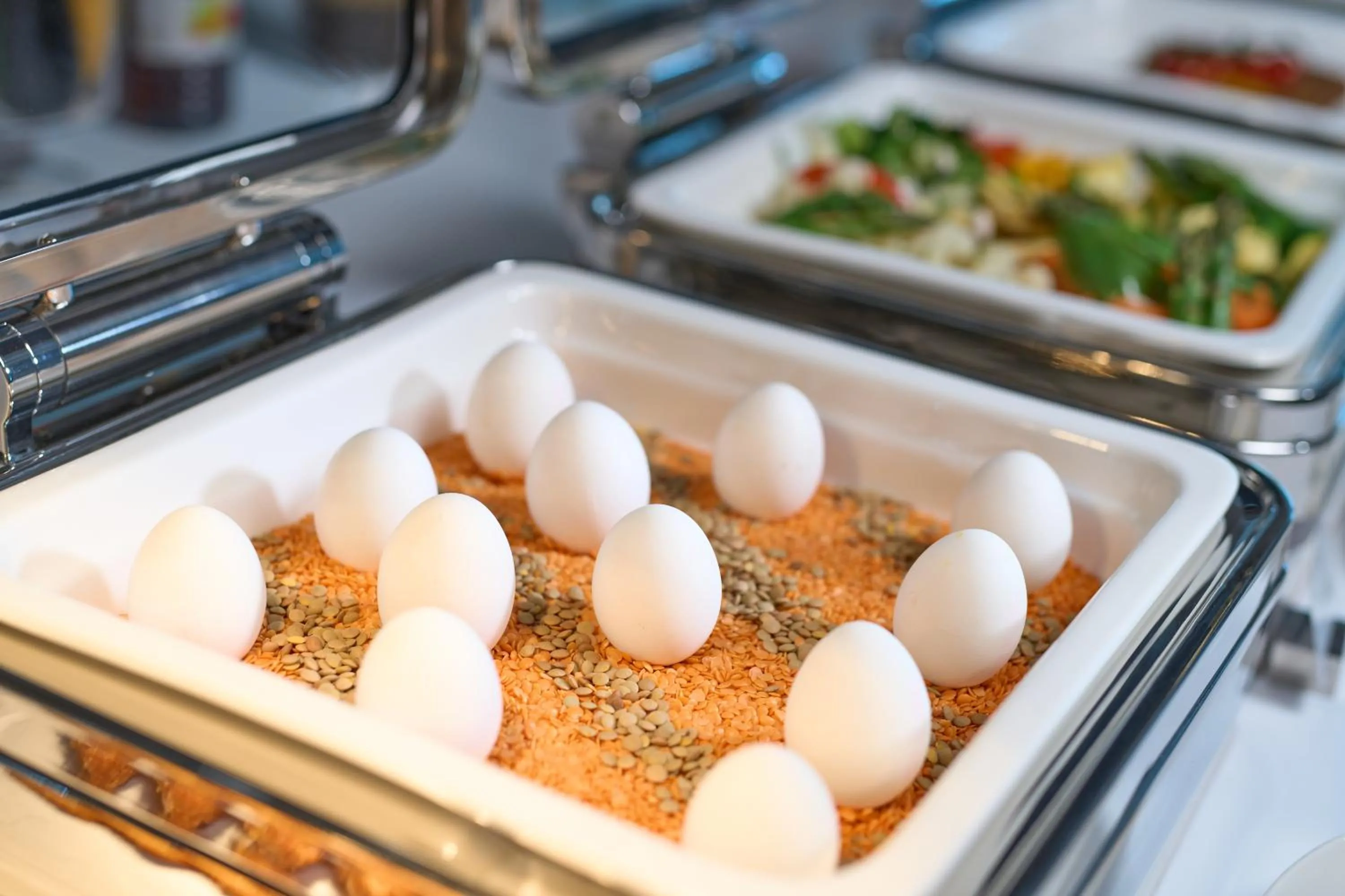 Food and drinks in Hotel Holiday International