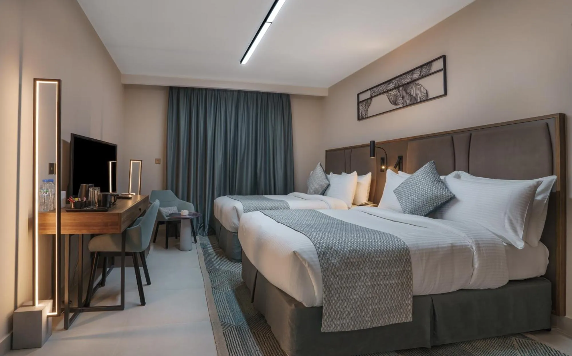 Bed in Hotel Holiday International