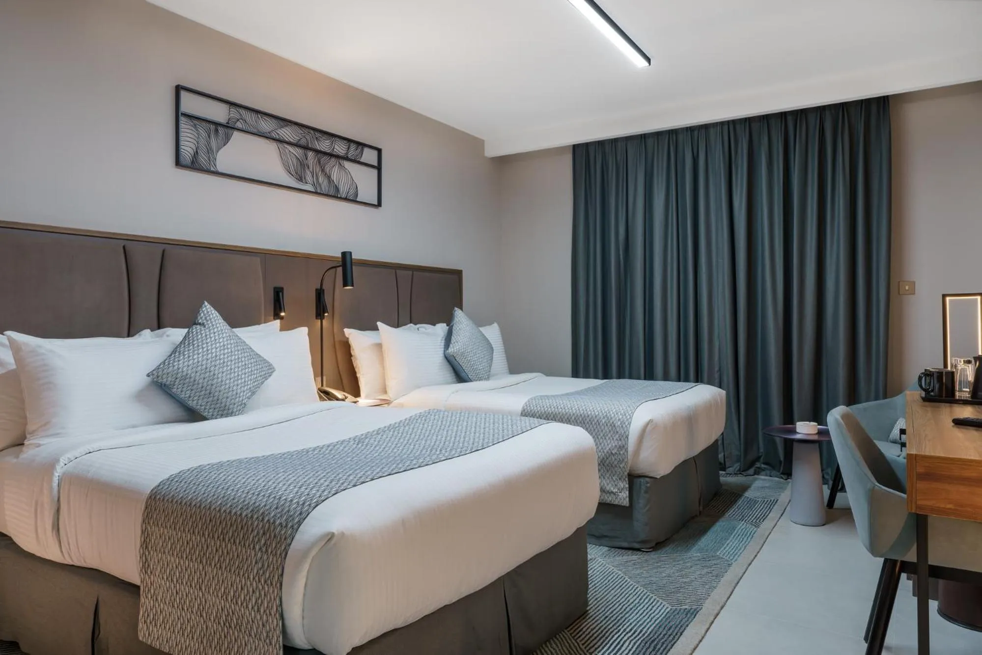 Bed in Hotel Holiday International