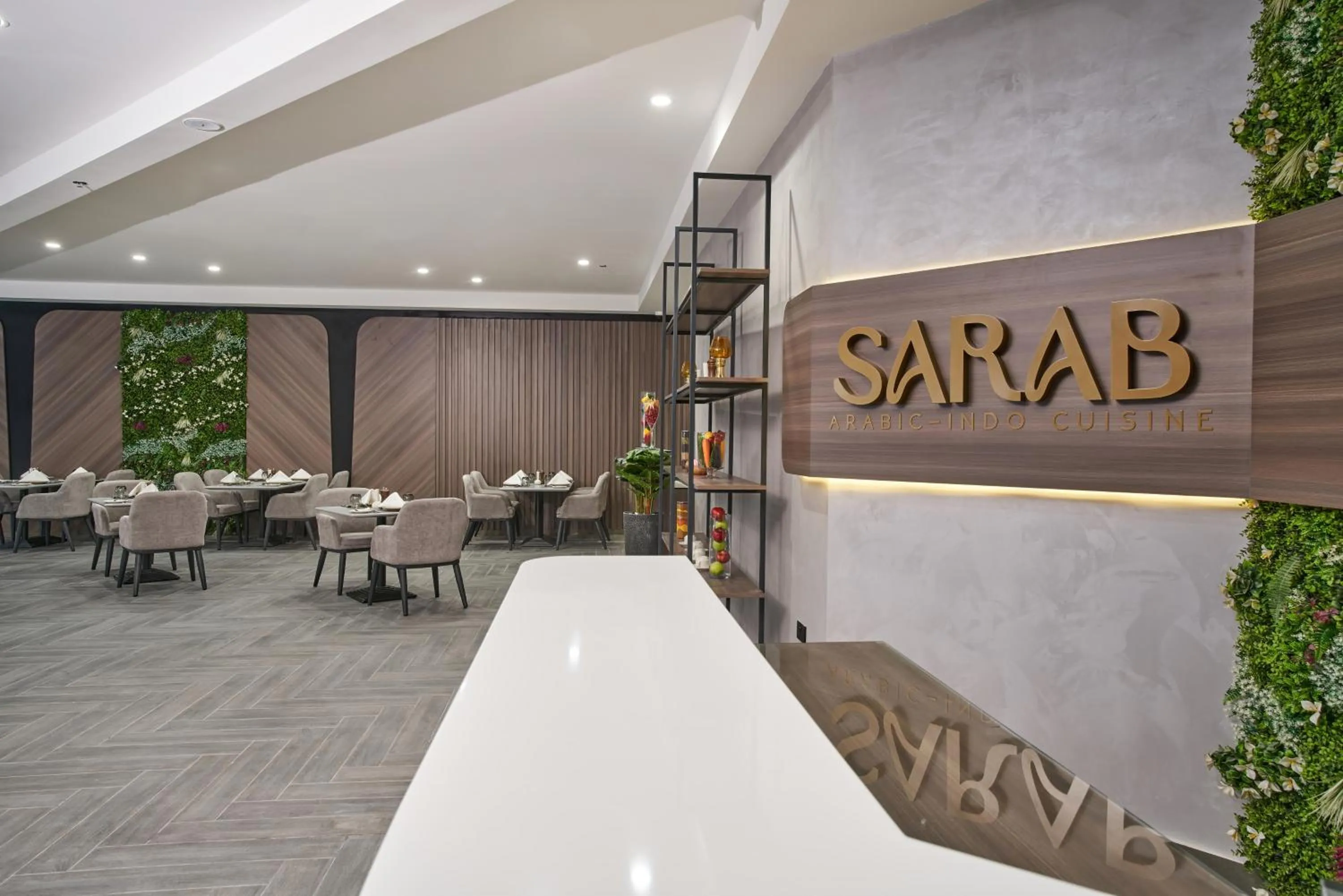 Restaurant/places to eat in Hotel Holiday International