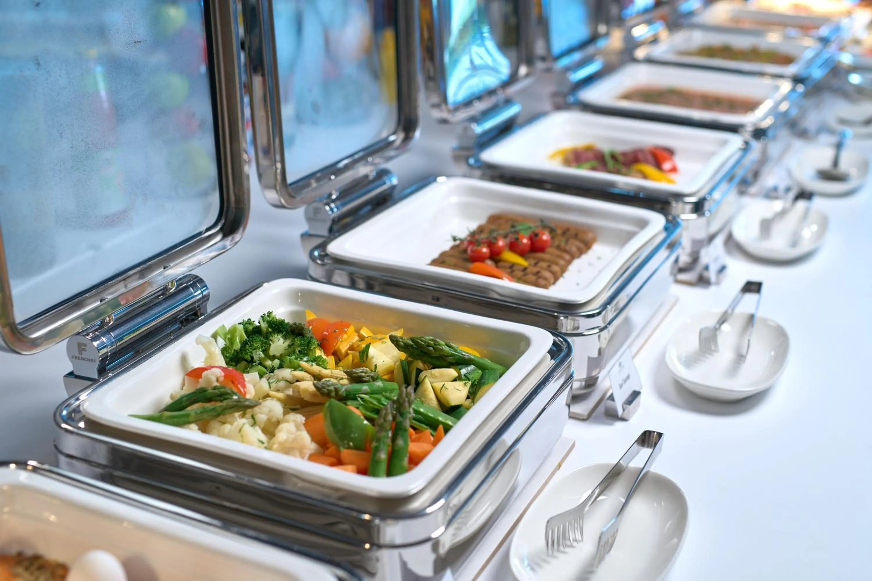 Restaurant/places to eat in Hotel Holiday International