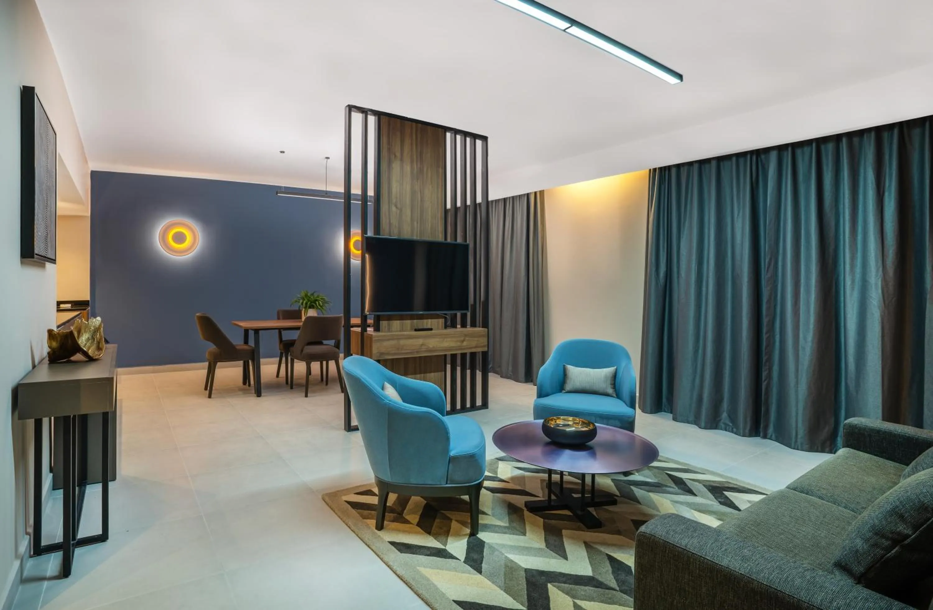 Seating area in Hotel Holiday International