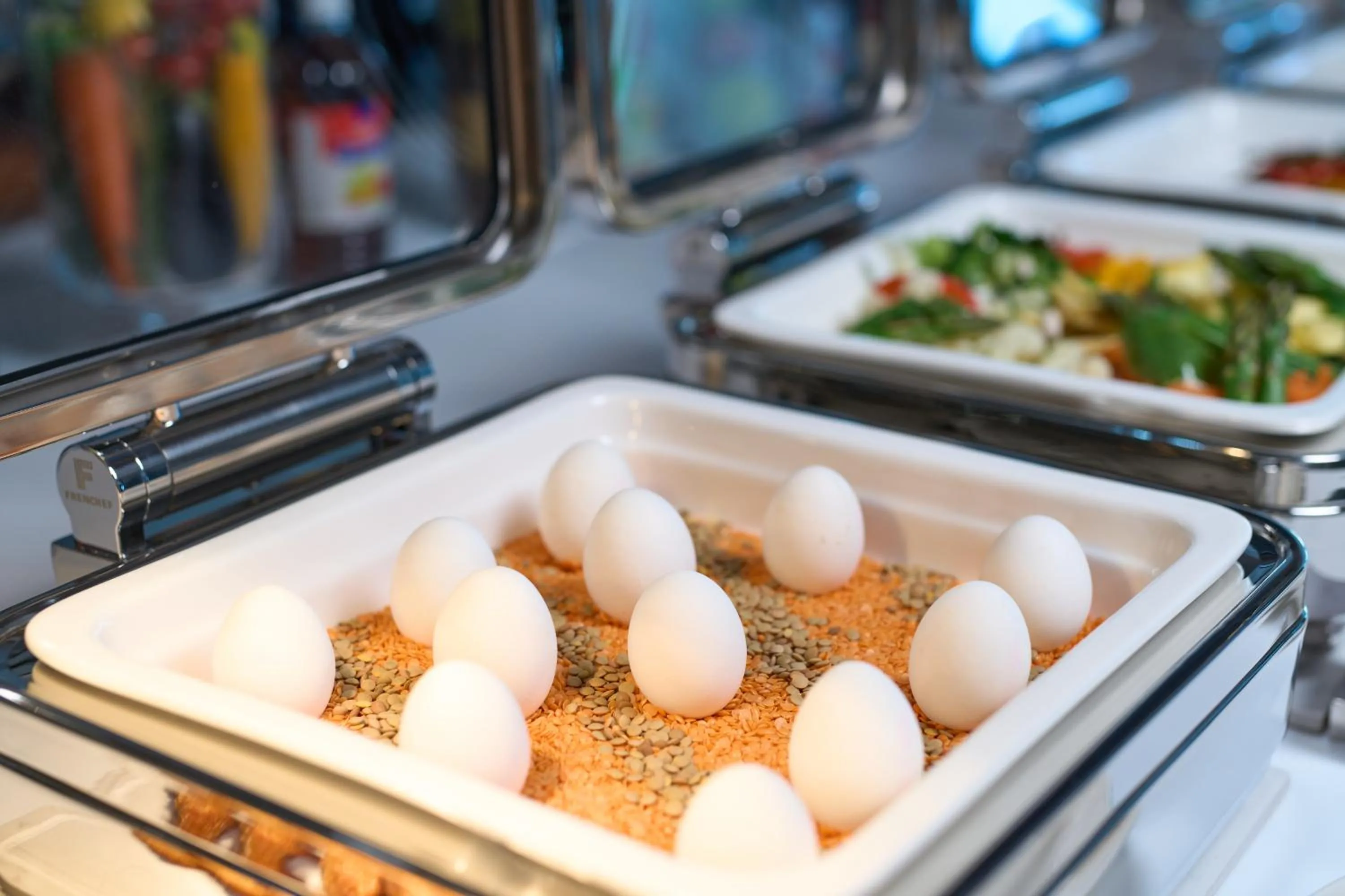 Food in Hotel Holiday International