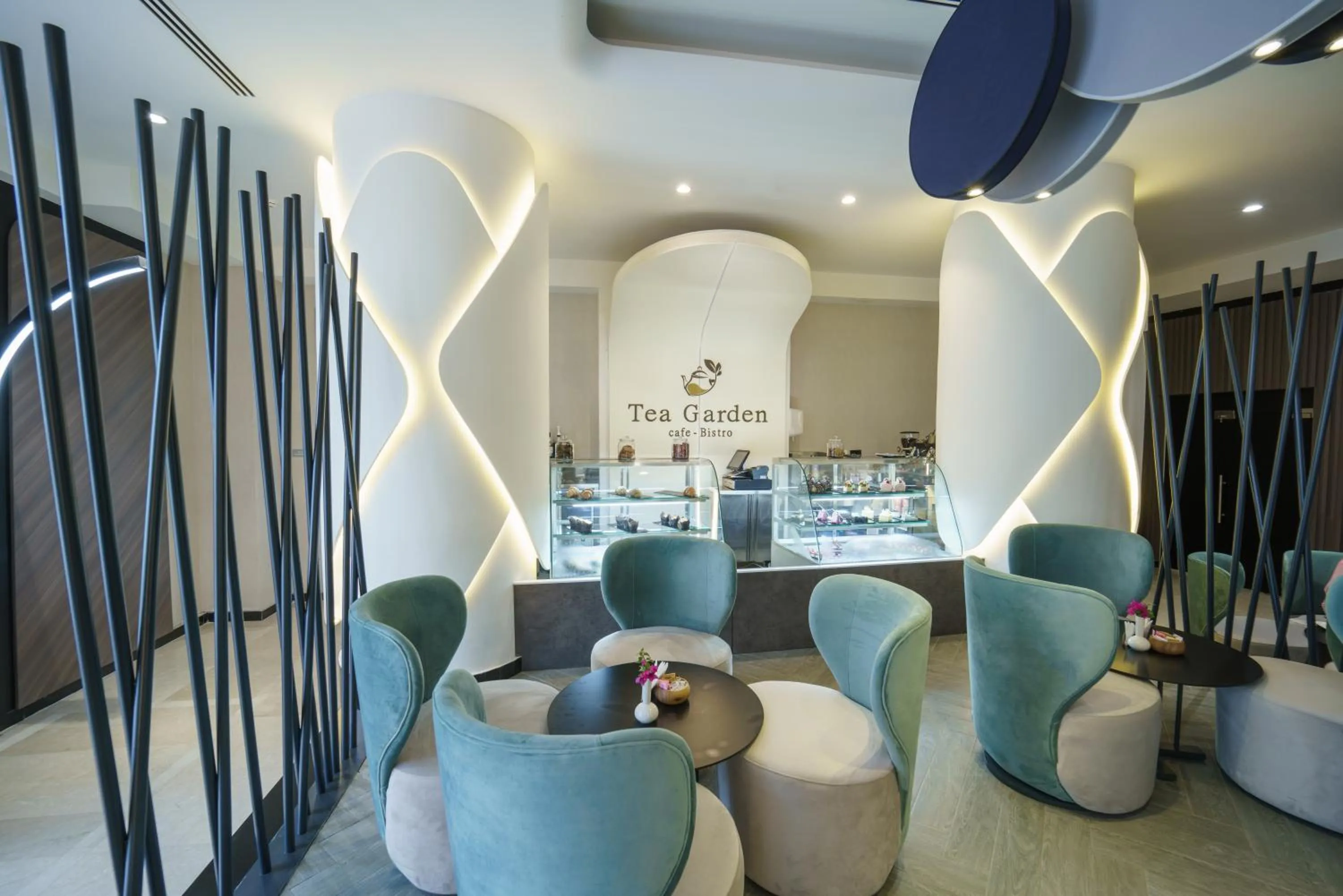 Restaurant/places to eat in Hotel Holiday International