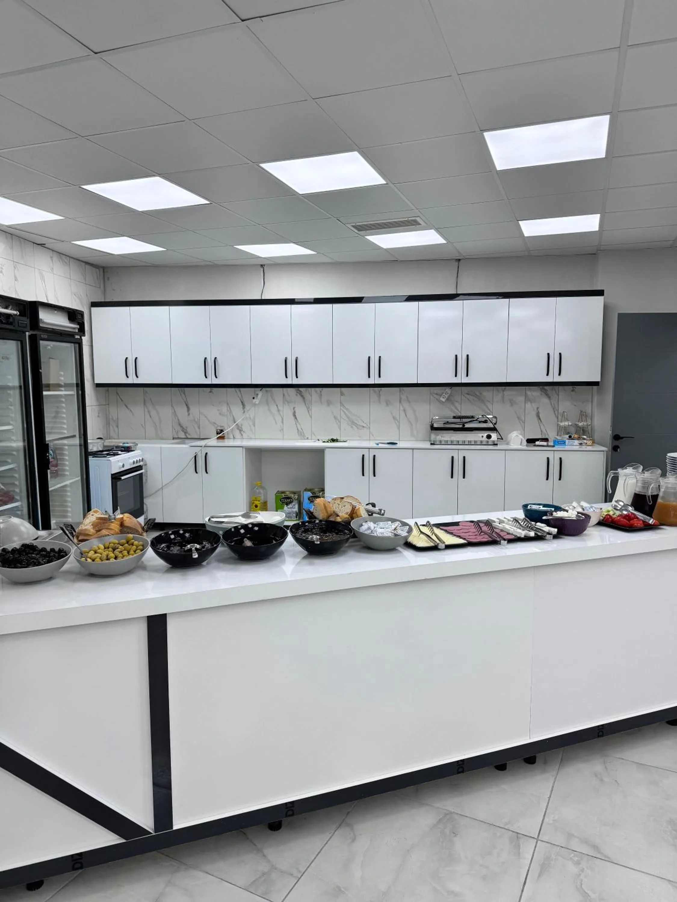 Restaurant/places to eat in Blue Marina Hotel & Spa