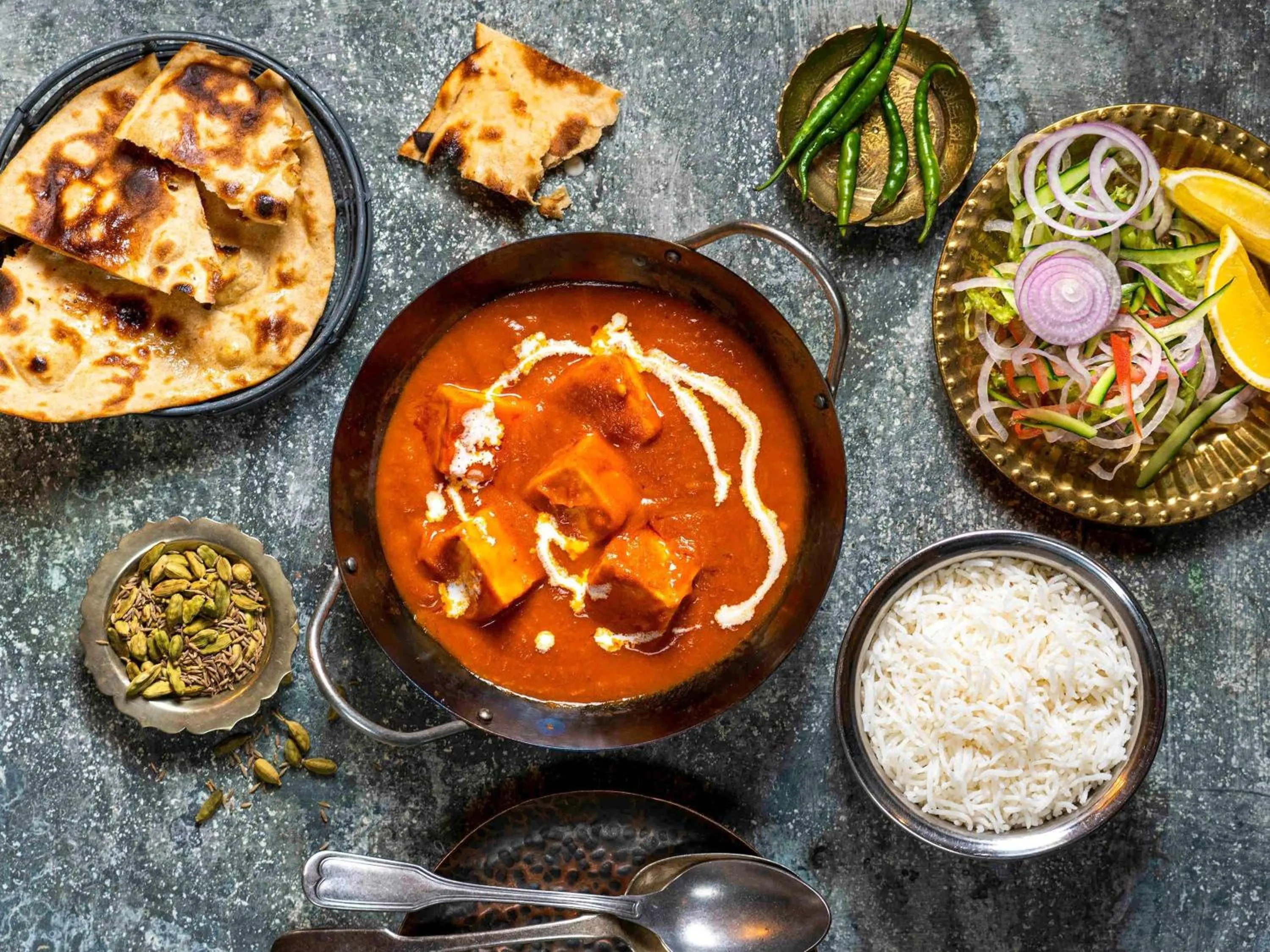 Restaurant/places to eat in Mövenpick Hotel & Apartments Bur Dubai