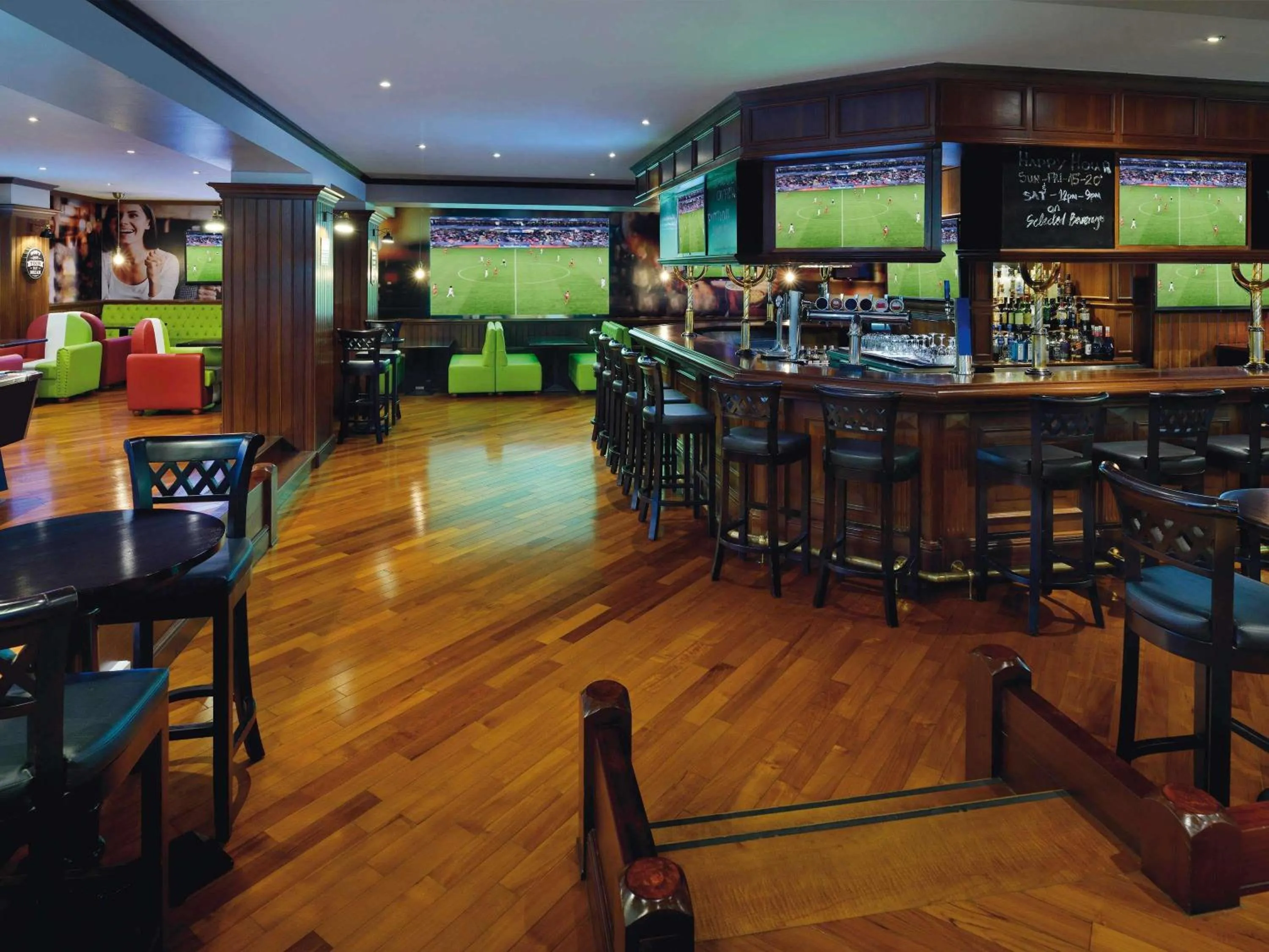 Lounge or bar in Mövenpick Hotel & Apartments Bur Dubai