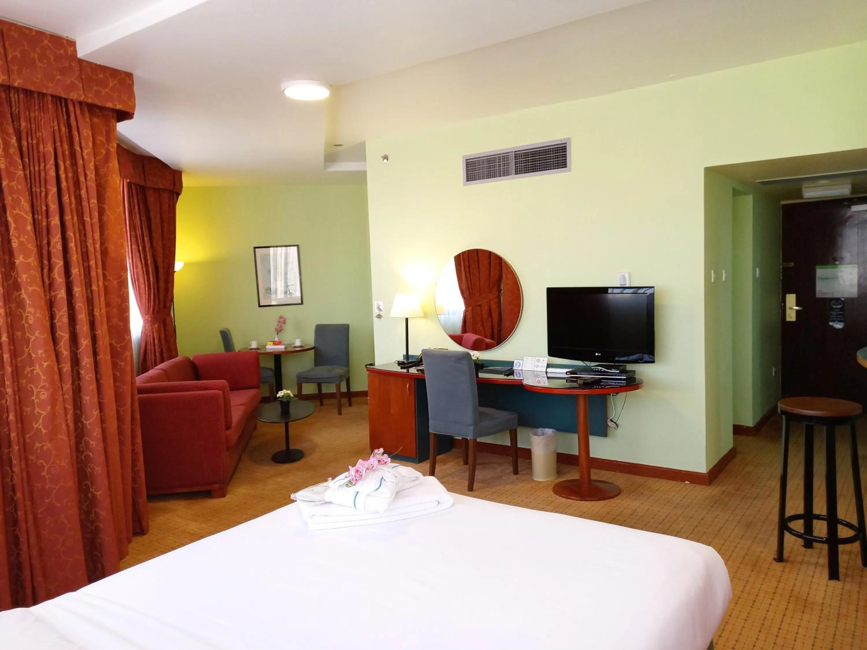 Bed in Al Diar Dana Hotel