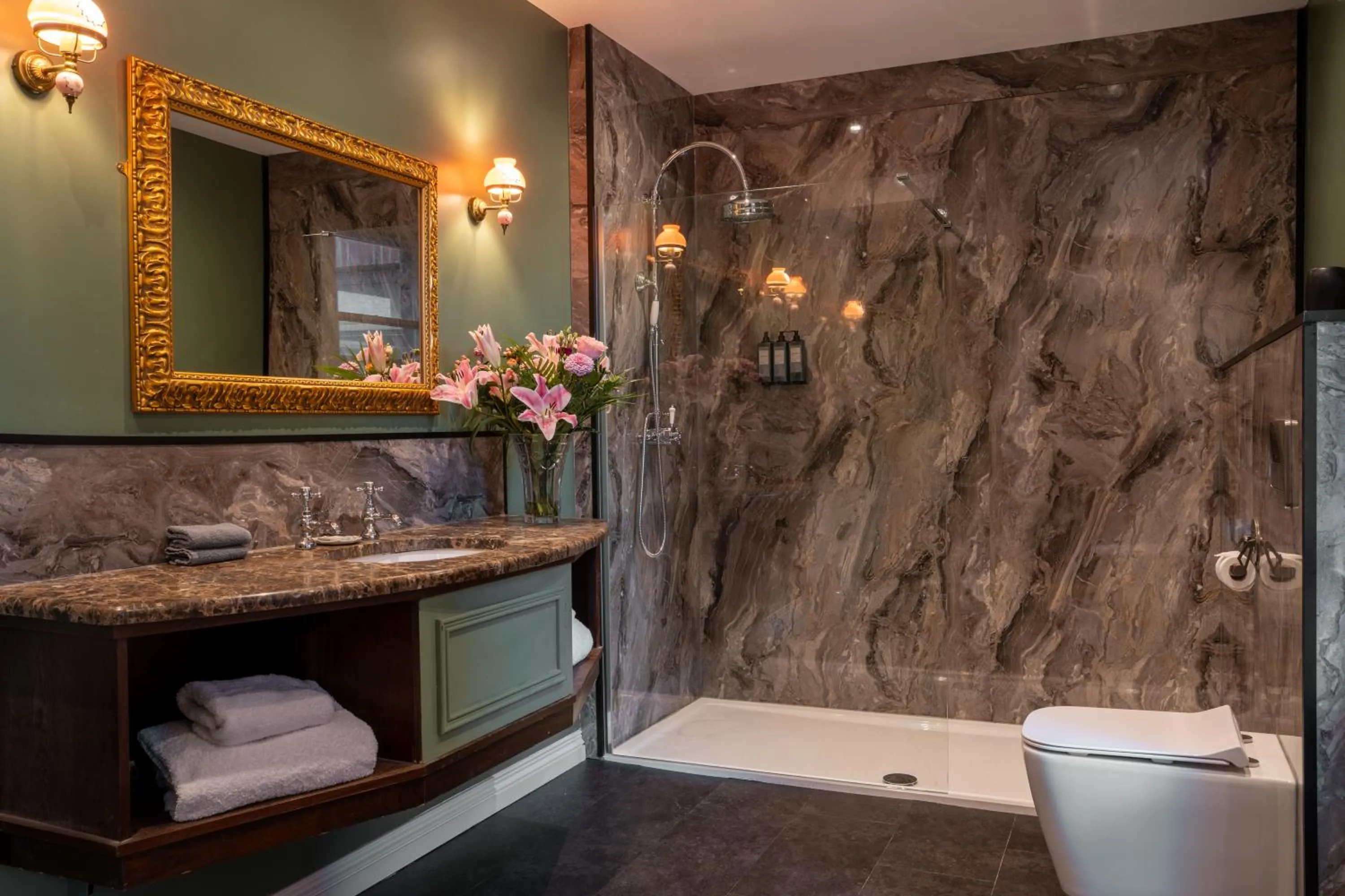 Shower in The Harrison Chambers of Distinction