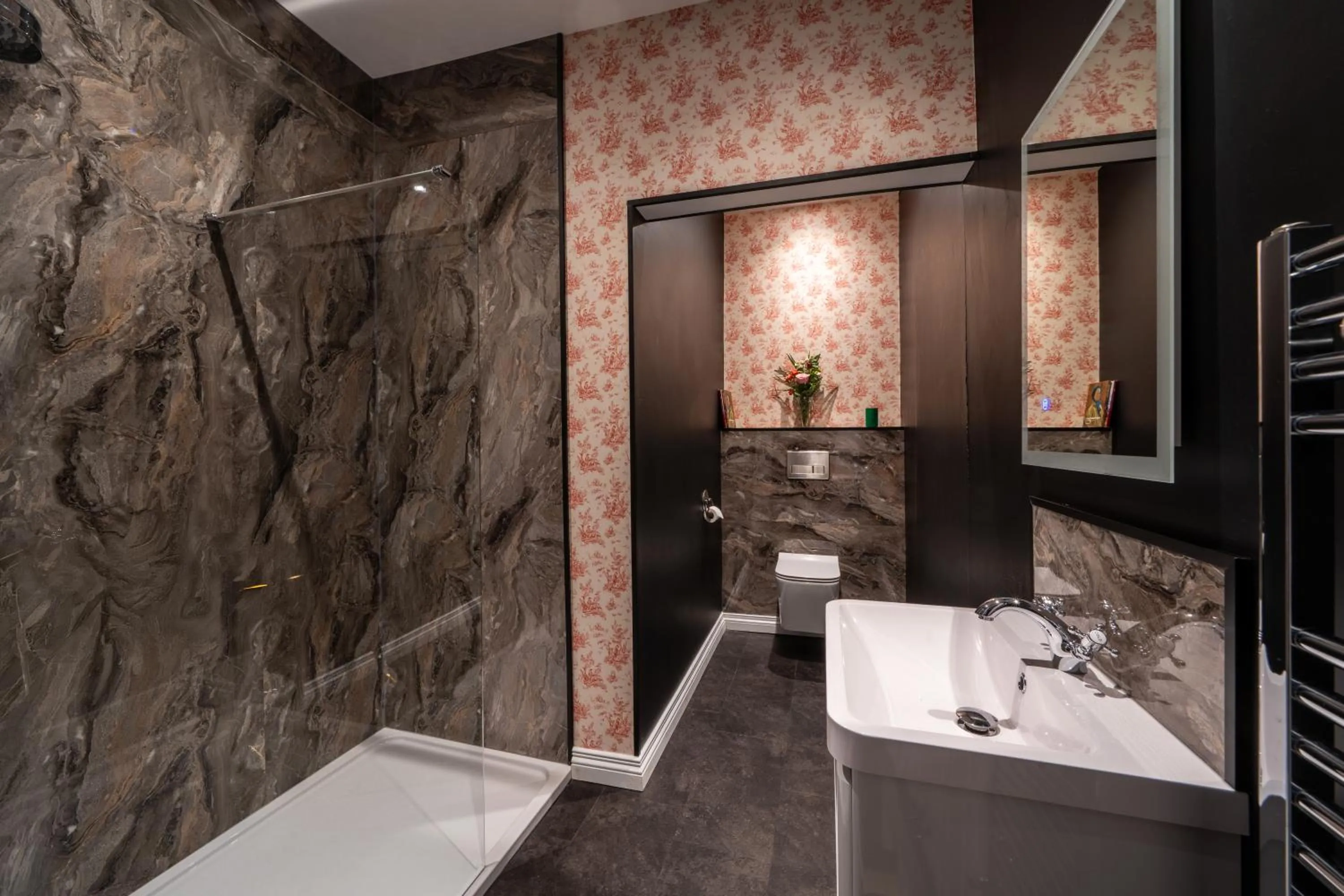 Shower in The Harrison Chambers of Distinction